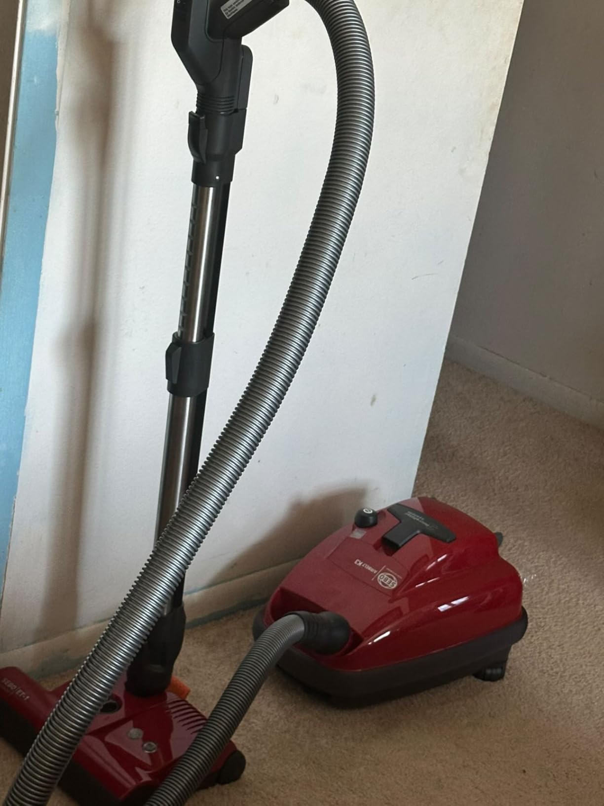 SEBO 9687AM AIRBELT K3 Premium Canister Vacuum Cleaner with 7-Year Motor Warranty, Comes with Powerful ET-1 Powerhead for Pets and Carpeting + Parquet Brush, 37-Foot Operating Radius, Made in Germany Customer Review SEBO 9687AM AIRBELT K3 Premium Canister Vacuum Cleaner with 7-Year Motor Warranty, Comes with Powerful ET-1 Powerhead for Pets and Carpeting + Parquet Brush, 37-Foot Operating Radius, Made in Germany - Customer Photo 2