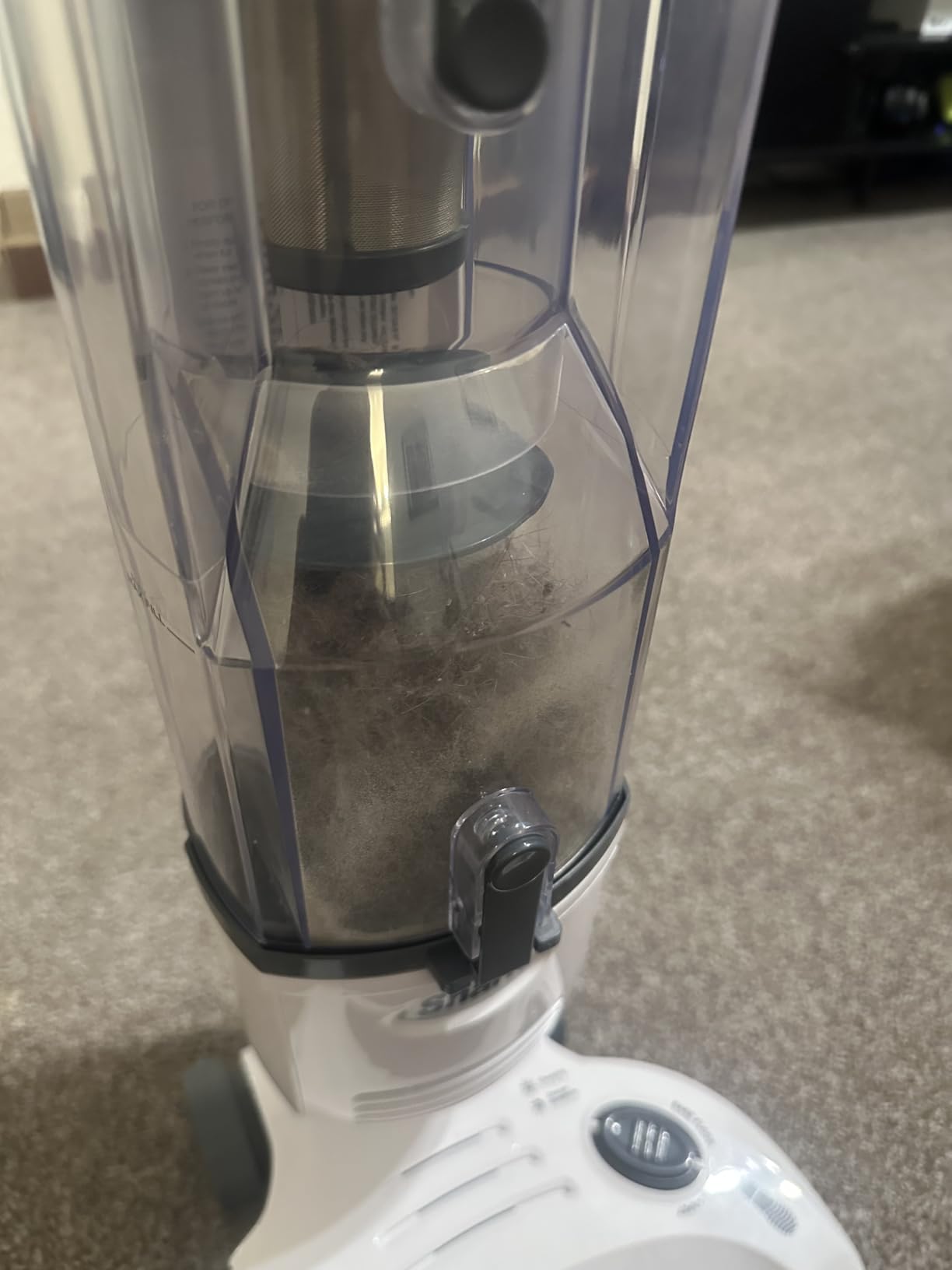 Shark SV1106 Navigator Freestyle Upright Bagless Cordless Stick Vacuum for Carpet, Hard Floor and Pet with XL Dust Cup and 2-Speed Brushroll, White/Grey Customer Review Shark SV1106 Navigator Freestyle Upright Bagless Cordless Stick Vacuum for Carpet, Hard Floor and Pet with XL Dust Cup and 2-Speed Brushroll, White/Grey - Customer Photo 1