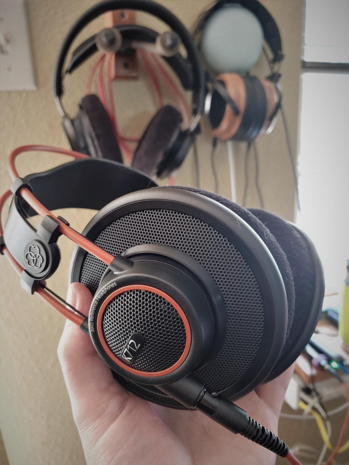 AKG Pro Audio K712 PRO Over-Ear Open Reference Studio Headphones, Black Customer Review AKG Pro Audio K712 PRO Over-Ear Open Reference Studio Headphones, Black - Customer Photo 1