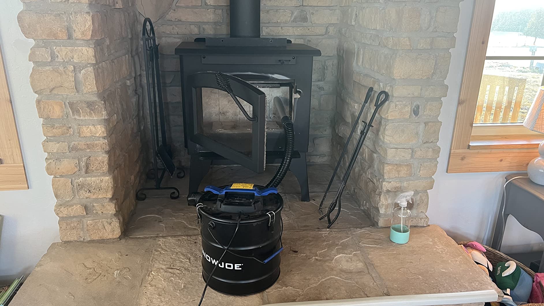 Snow Joe 4.8 Gallon Bagless Ash Vacuum Cleaner, Metal Canister with 4-Amp Motor, Hose and Filter for Home and Outdoor Cleaning, Black, ASHJ201 Customer Review Snow Joe 4.8 Gallon Bagless Ash Vacuum Cleaner, Metal Canister with 4-Amp Motor, Hose and Filter for Home and Outdoor Cleaning, Black, ASHJ201 - Customer Photo 1