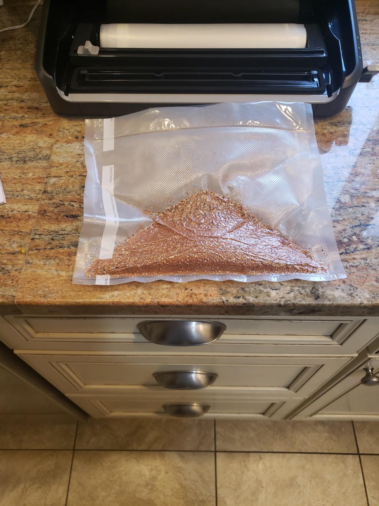 FoodSaver Vacuum Sealer Machine, Automatic Bag Detection, Sous Vide Friendly, with sealer bags, roll, handheld vacuum sealer, black Customer Review FoodSaver Vacuum Sealer Machine, Automatic Bag Detection, Sous Vide Friendly, with sealer bags, roll, handheld vacuum sealer, black - Customer Photo 1