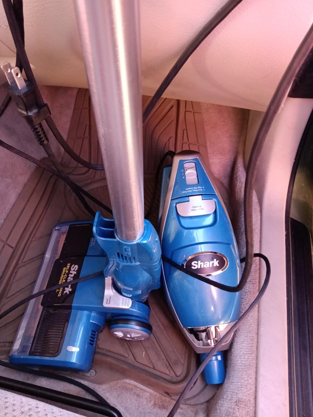 Shark HV322 Rocket Deluxe Pro Corded Stick Vacuum with LED Headlights Customer Review Shark HV322 Rocket Deluxe Pro Corded Stick Vacuum with LED Headlights - Customer Photo 3