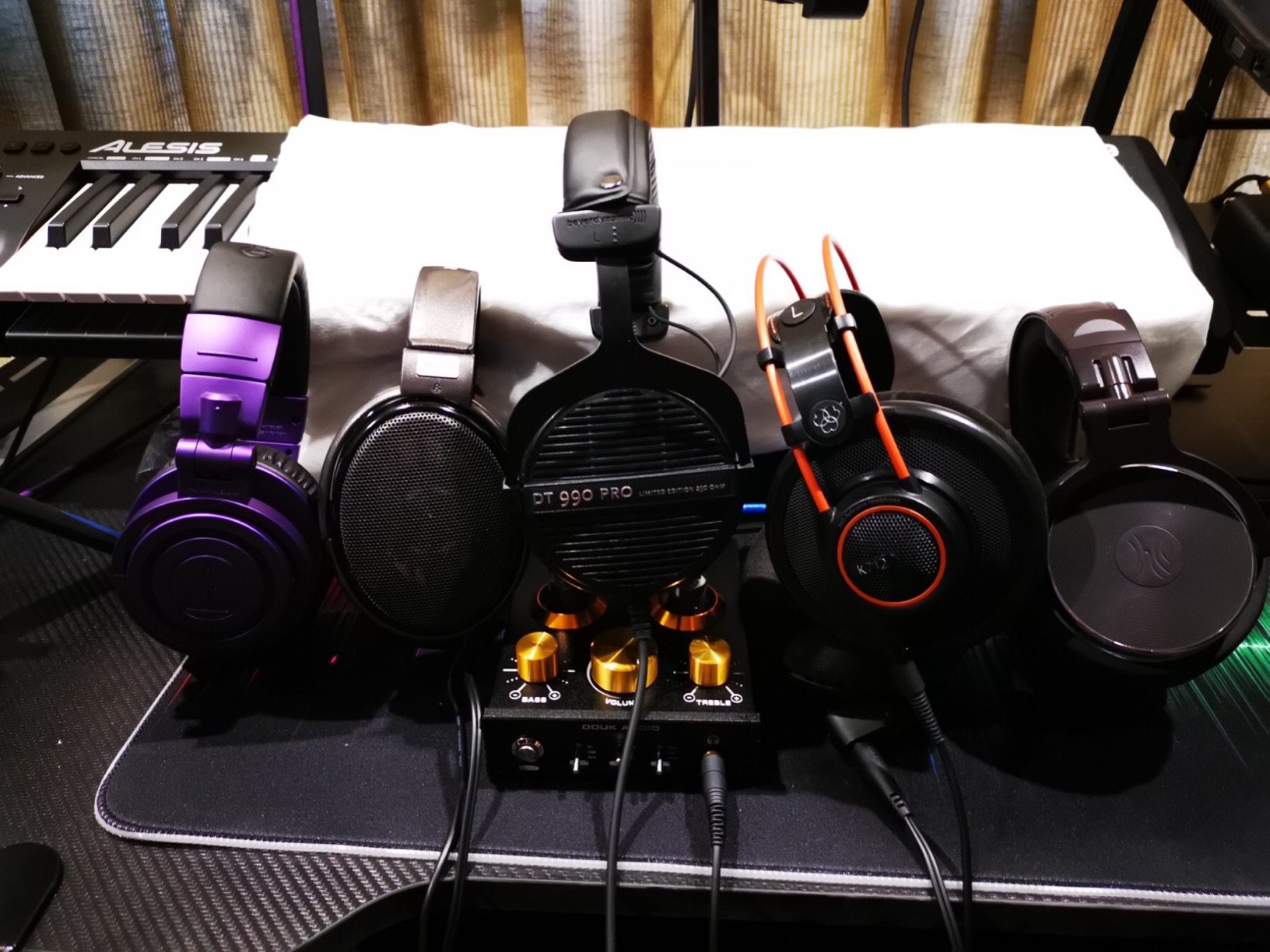 beyerdynamic DT 990 PRO 250 ohm - LIMITED EDITION (Black, Straight Cable) Customer Review beyerdynamic DT 990 PRO 250 ohm - LIMITED EDITION (Black, Straight Cable) - Customer Photo 2