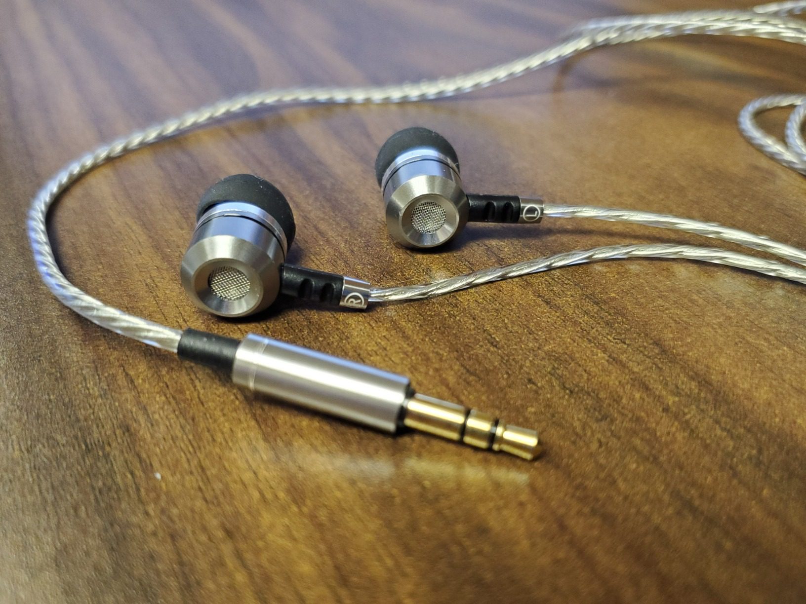 Sephia SP3060 Wired Headphones, HD Bass Driven Audio, Lightweight Aluminum Wired in Ear Earbud Headphones, S/M/L Ear Bud Tips, Earphone Case, 3.5mm Tangle-Free Cord, No Mic Customer Review Sephia SP3060 Wired Headphones, HD Bass Driven Audio, Lightweight Aluminum Wired in Ear Earbud Headphones, S/M/L Ear Bud Tips, Earphone Case, 3.5mm Tangle-Free Cord, No Mic - Customer Photo 1