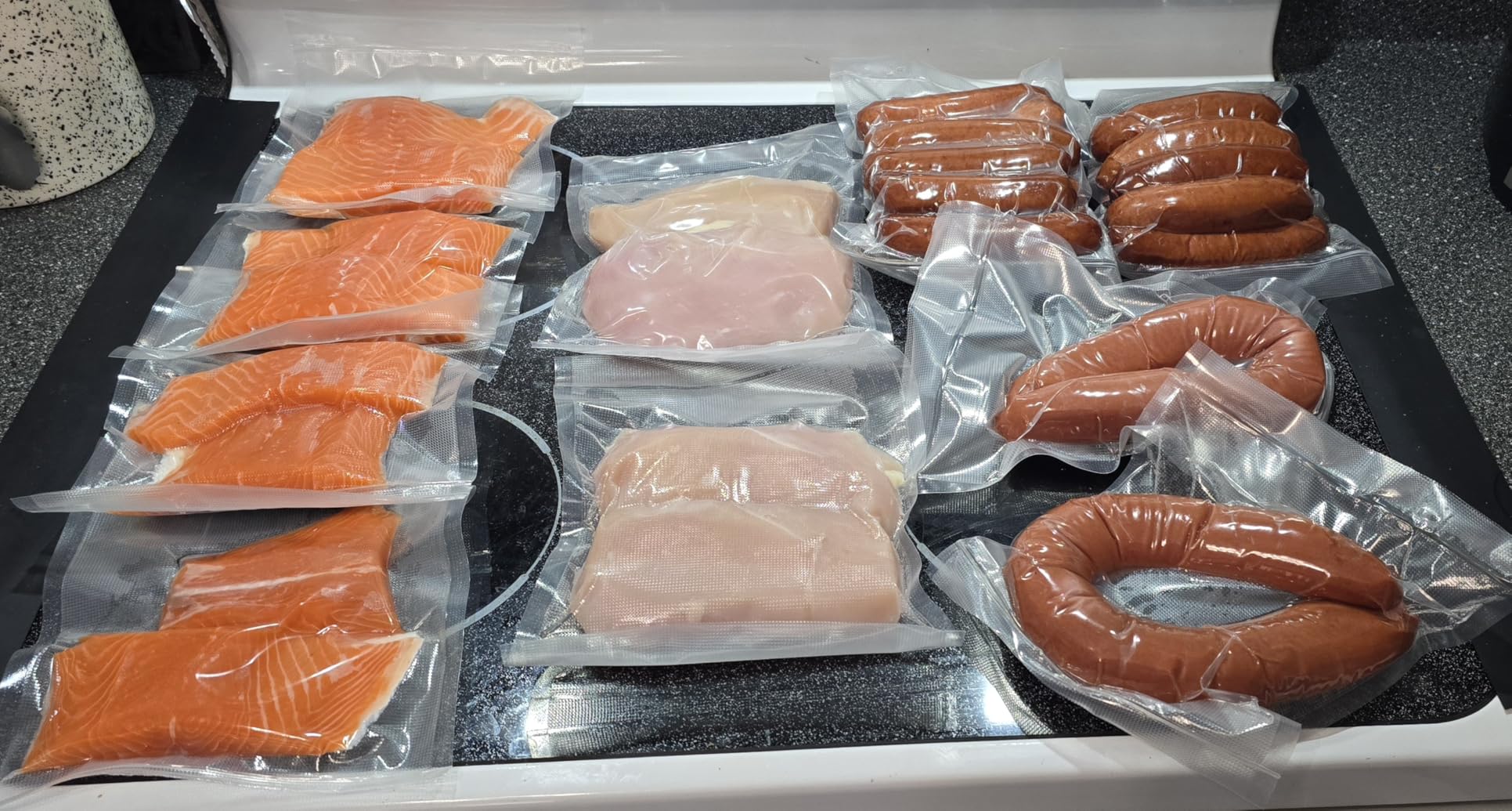 NutriChef Automatic Vacuum Air Sealing System for Food Preservation with Starter Kit, Compact Design, Lab Tested, Dry & Moist Food Modes with Led Indicator Lights, Black Customer Review NutriChef Automatic Vacuum Air Sealing System for Food Preservation with Starter Kit, Compact Design, Lab Tested, Dry & Moist Food Modes with Led Indicator Lights, Black - Customer Photo 1