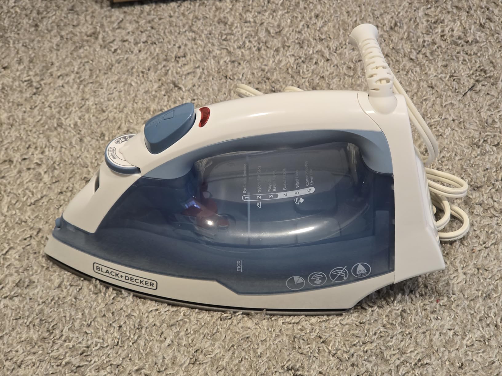 BLACK+DECKER Easy Steam Compact Iron for Clothes, Automatic Shutoff, Nonstick Plate, Light Weight, 1200 Watts customer photo 1