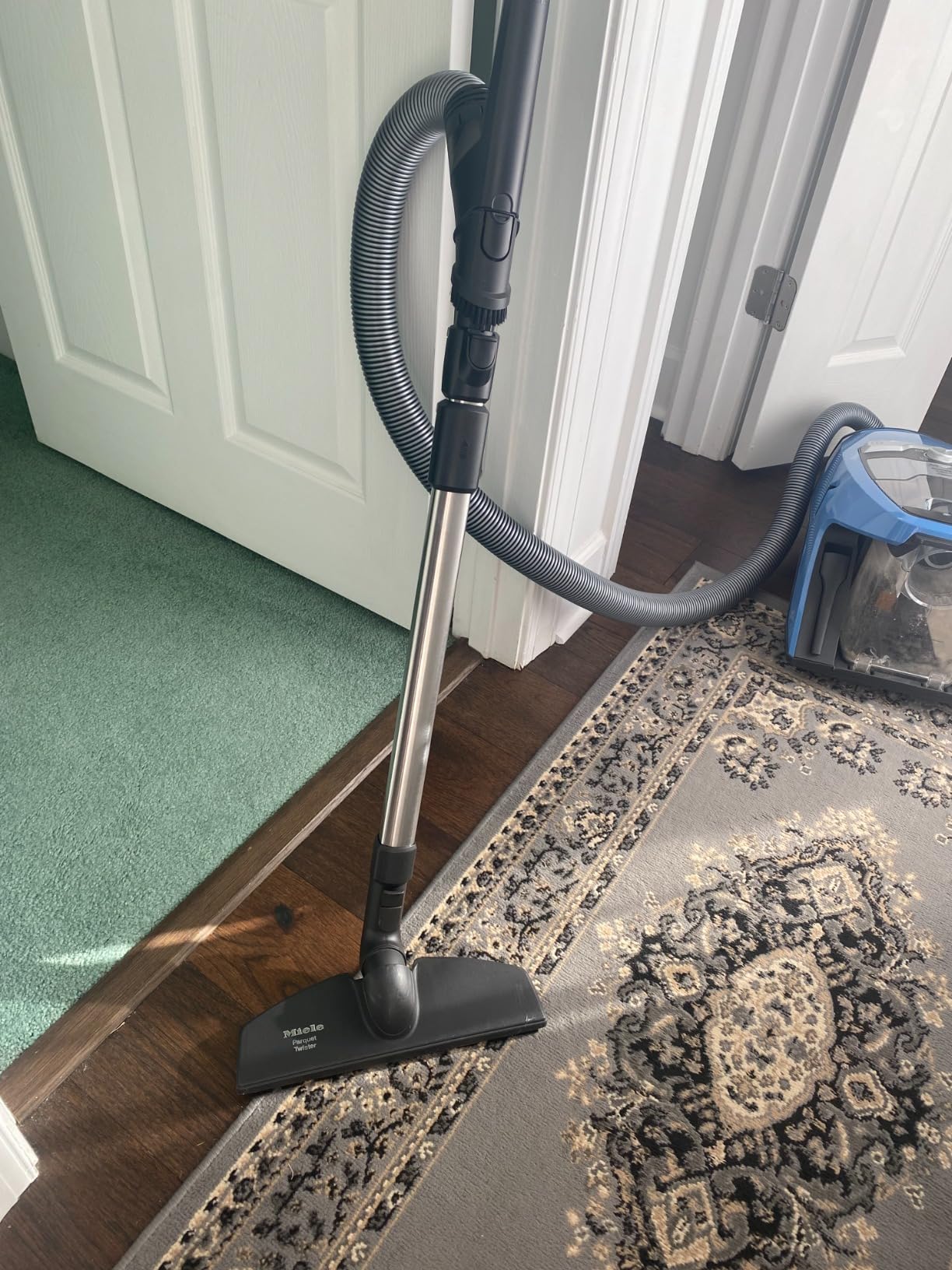 Miele Blizzard CX1 Cat & Dog Bagless Canister Vacuum, Lotus White - Pet Hair, Portable - Customer Photo 1