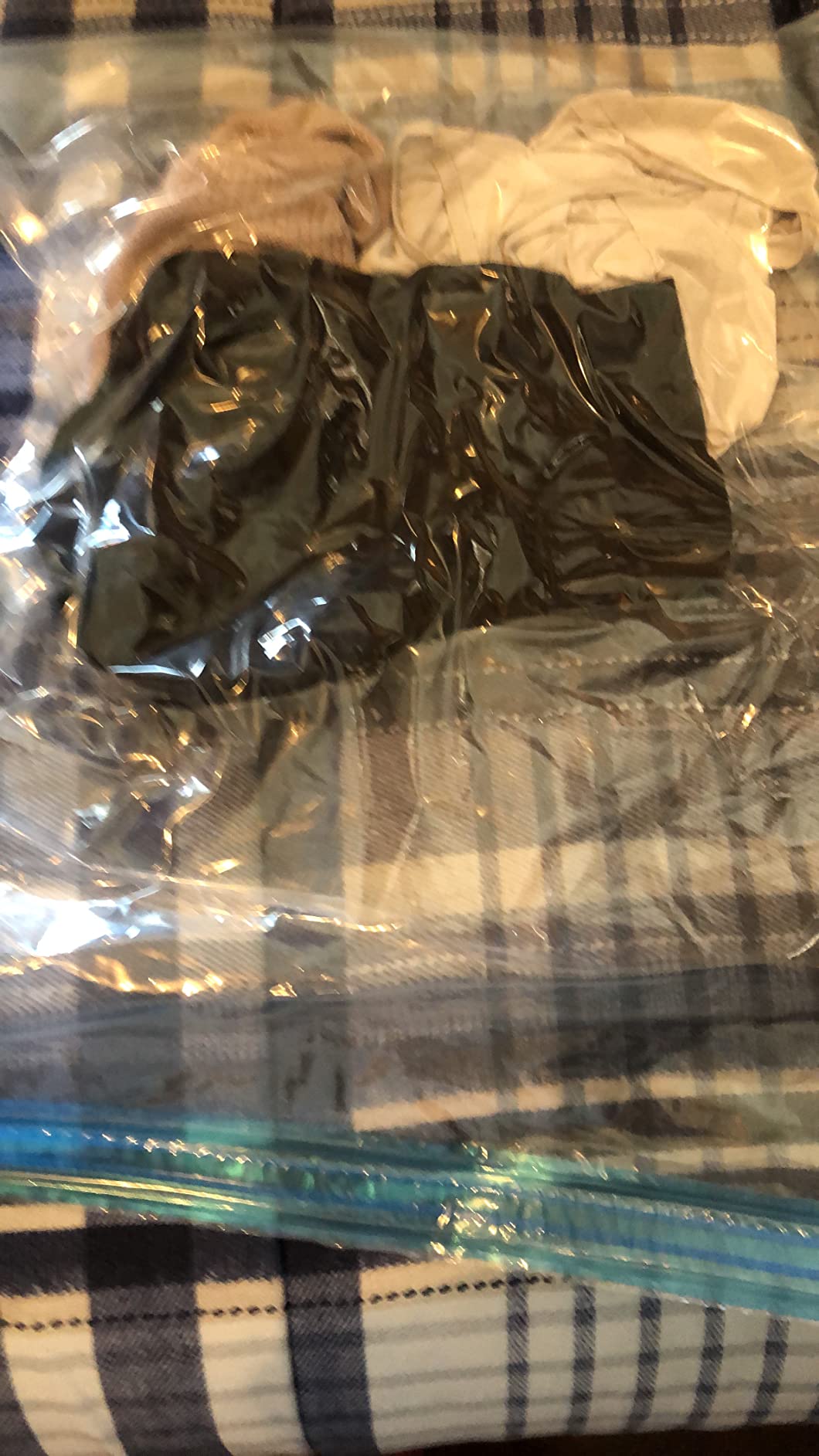 10Pack Travel Space Saver Bags (4 x S, 3 x L, 3 xL), Reusable KFYM Vacuum Travel Storage Bag, Saves 75% of Storage Space, Roll-Up Compression, No Need For Vacuum Machine Or Pump Customer Review 10Pack Travel Space Saver Bags (4 x S, 3 x L, 3 xL), Reusable KFYM Vacuum Travel Storage Bag, Saves 75% of Storage Space, Roll-Up Compression, No Need For Vacuum Machine Or Pump - Customer Photo 3
