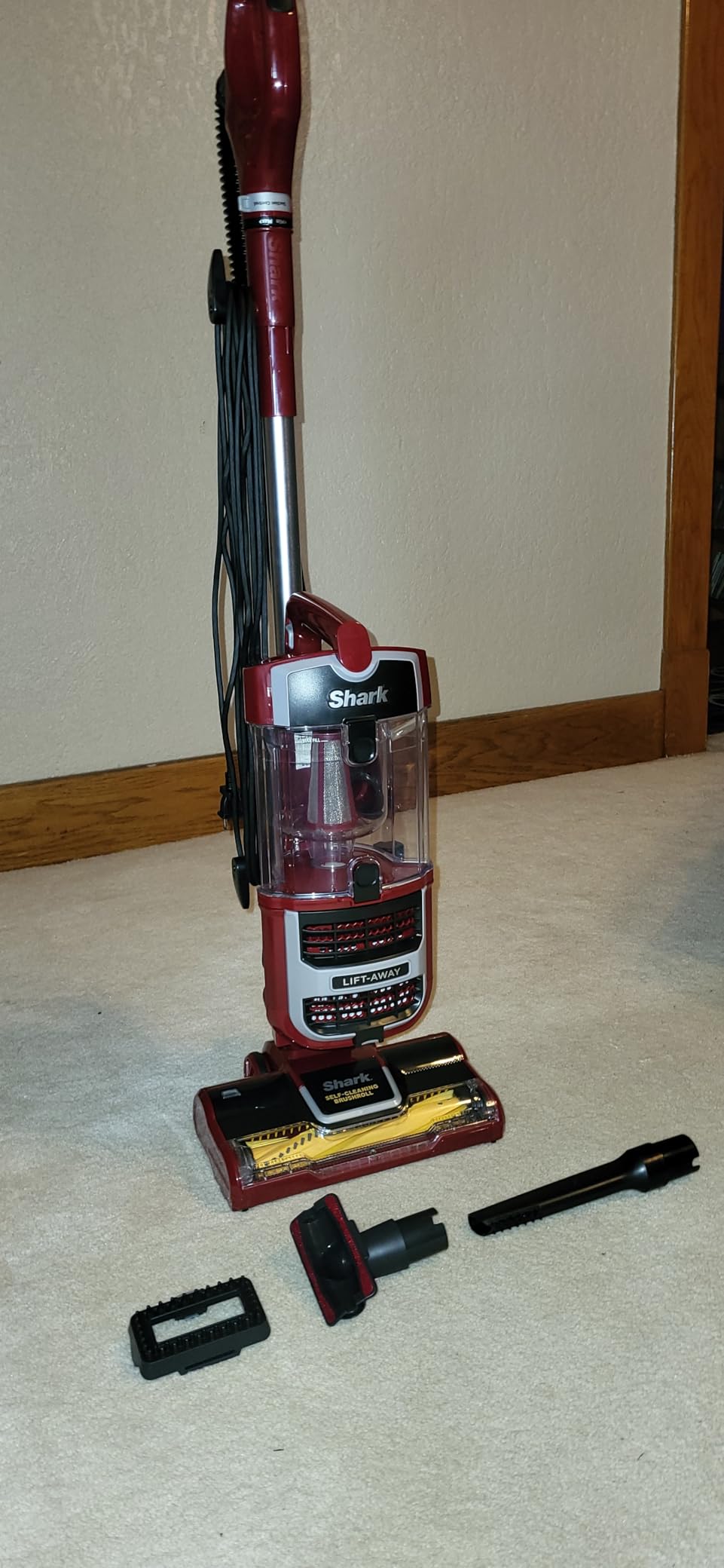 Shark ZU561 Navigator Lift-Away Speed Self-Cleaning Brushroll Lightweight Upright Vacuum, Red Peony Customer Review Shark ZU561 Navigator Lift-Away Speed Self-Cleaning Brushroll Lightweight Upright Vacuum, Red Peony - Customer Photo 2