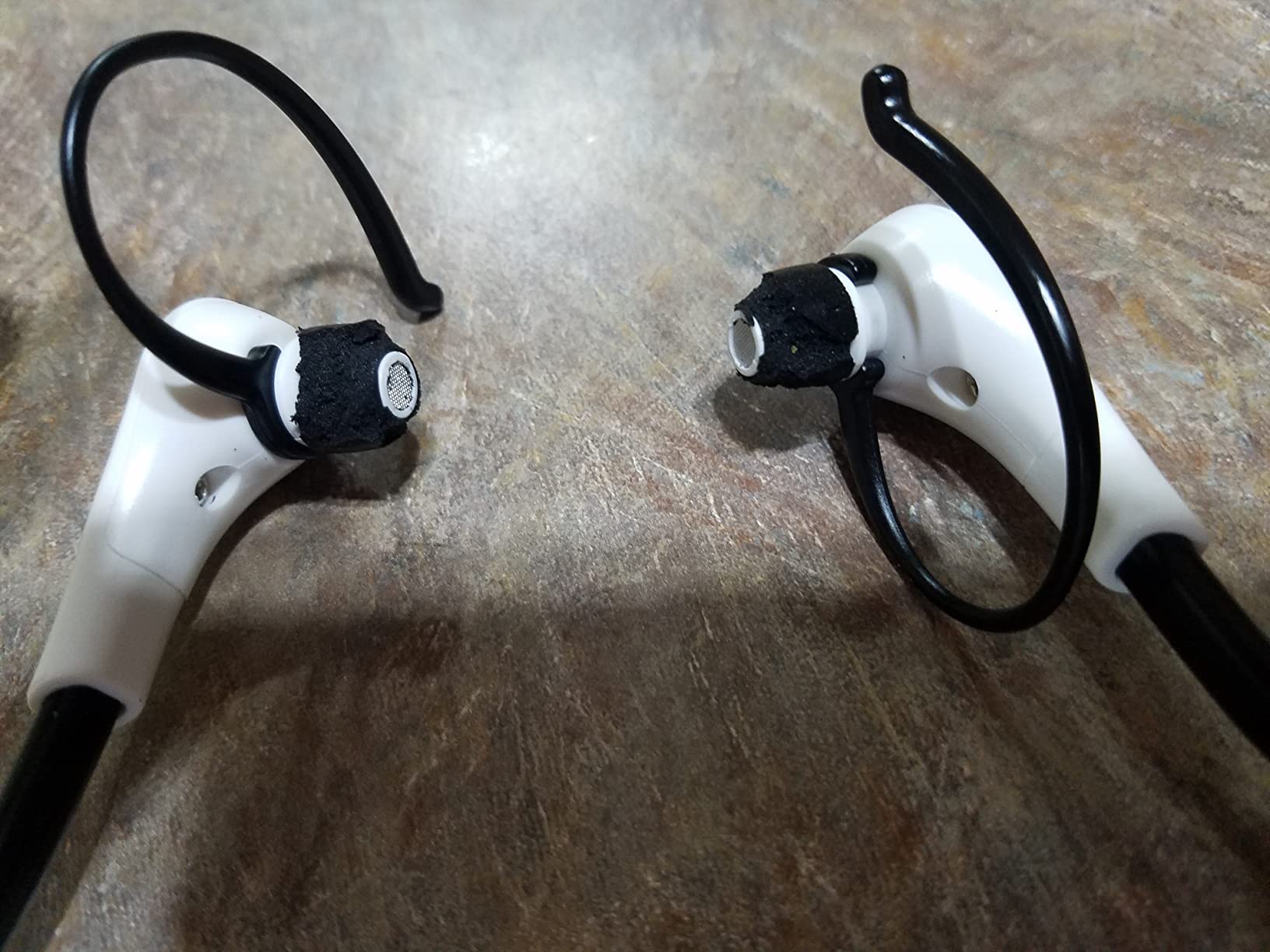 SIMOLIO Dual Wireless Headphones for TV Watching with Spare Battery for Seniors and The Elderly, Tone and Balance Control, Ambient Sound Listener, 164 ft Work Range, No Audio Delay, SM-824D2 Customer Review SIMOLIO Dual Wireless Headphones for TV Watching with Spare Battery for Seniors and The Elderly, Tone and Balance Control, Ambient Sound Listener, 164 ft Work Range, No Audio Delay, SM-824D2 - Customer Photo 2