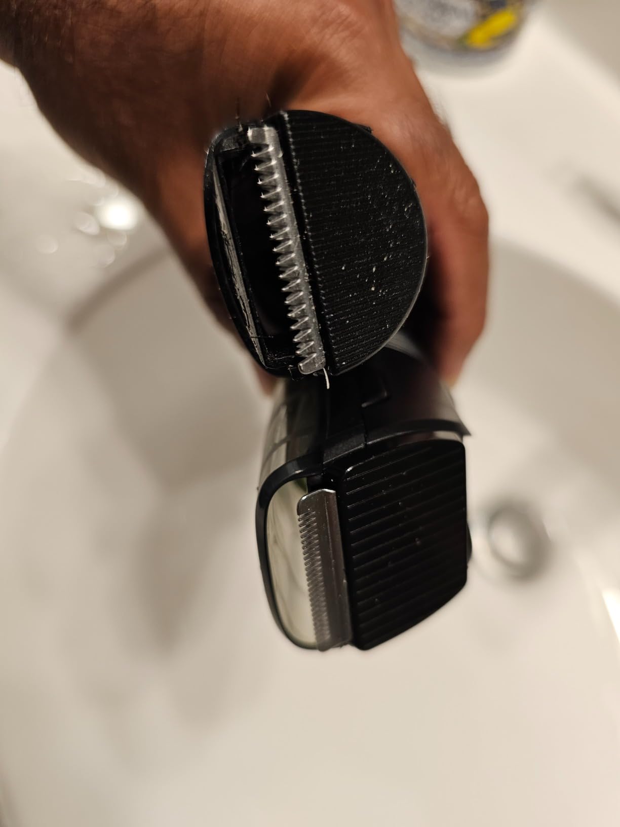 Remington Vacuum Beard Trimmer,13 Length and Style Settings with Adjustable Length Comb (2-18mm),Vacuum Trimmer for Beard, Mustache, and Stubble, Rechargeable Lithium Power, Washable, Removable Blades - Customer Photo 2