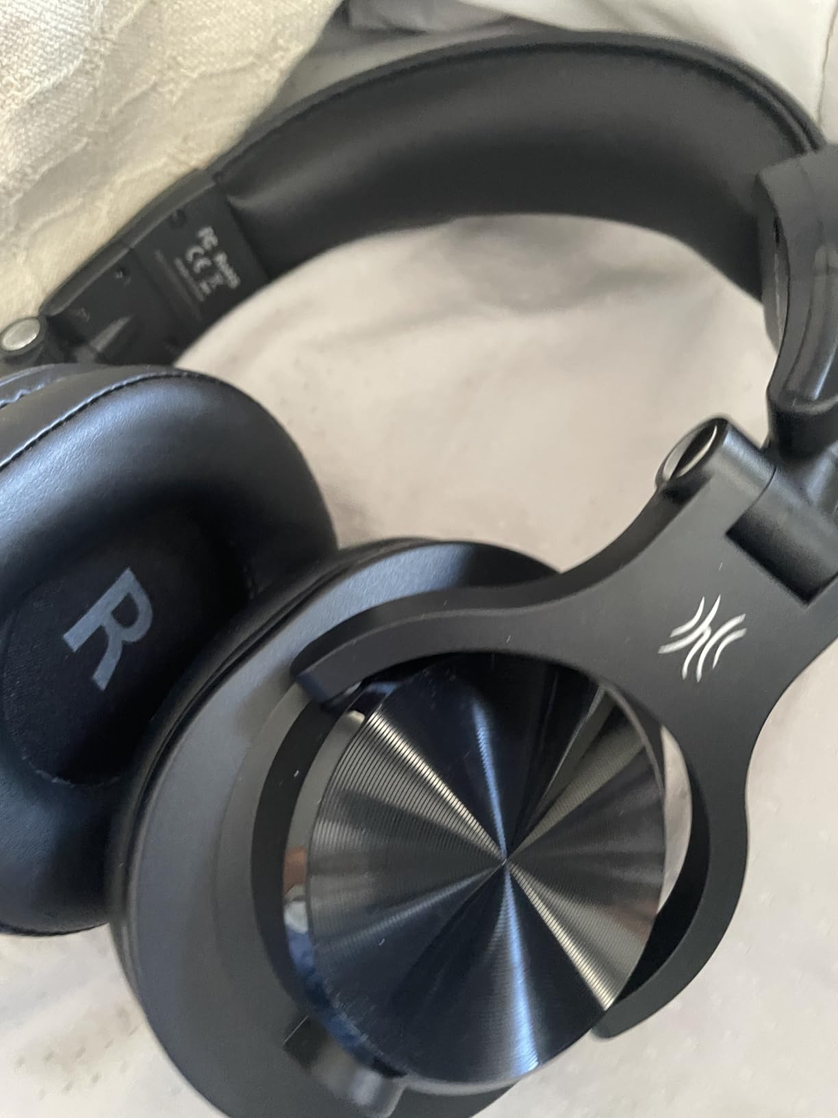 OneOdio A70 Bluetooth Over Ear Headphones, Wireless Headphones with 72H Playtime, Hi-Res, Built-in Mic, 3.5mm/6.35mm Wired Audio Jack for Studio Monitor & Mixing DJ Guitar AMP, Computer Laptop PC - Customer Photo 2