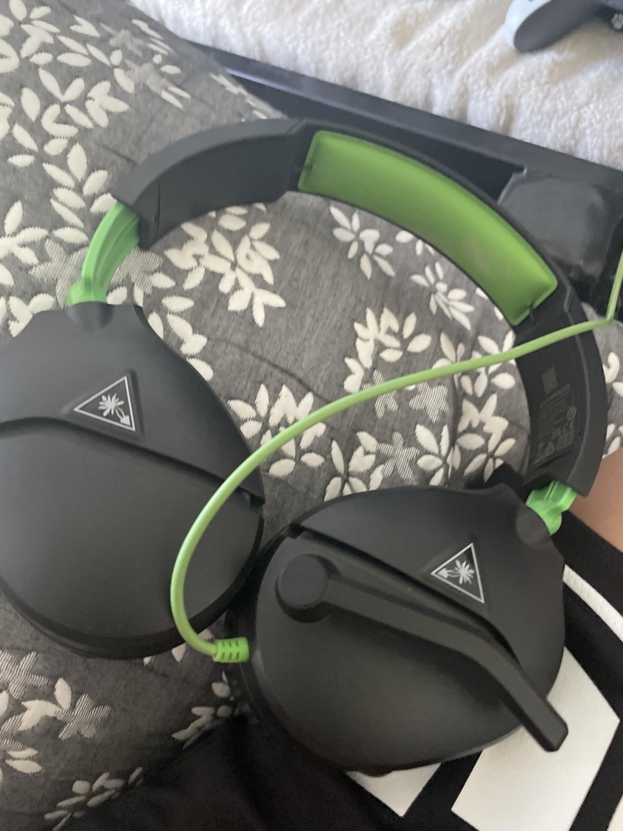 Turtle Beach Recon 70 Multiplatform Gaming Headset for Xbox Series X|S, Xbox One, PS5, PS4, PC & Mobile w/ 3.5mm Wired Connection - Flip-to-Mute Mic, 40mm Speakers, Lightweight Design, Black Customer Review Turtle Beach Recon 70 Multiplatform Gaming Headset for Xbox Series X|S, Xbox One, PS5, PS4, PC & Mobile w/ 3.5mm Wired Connection - Flip-to-Mute Mic, 40mm Speakers, Lightweight Design, Black - Customer Photo 1