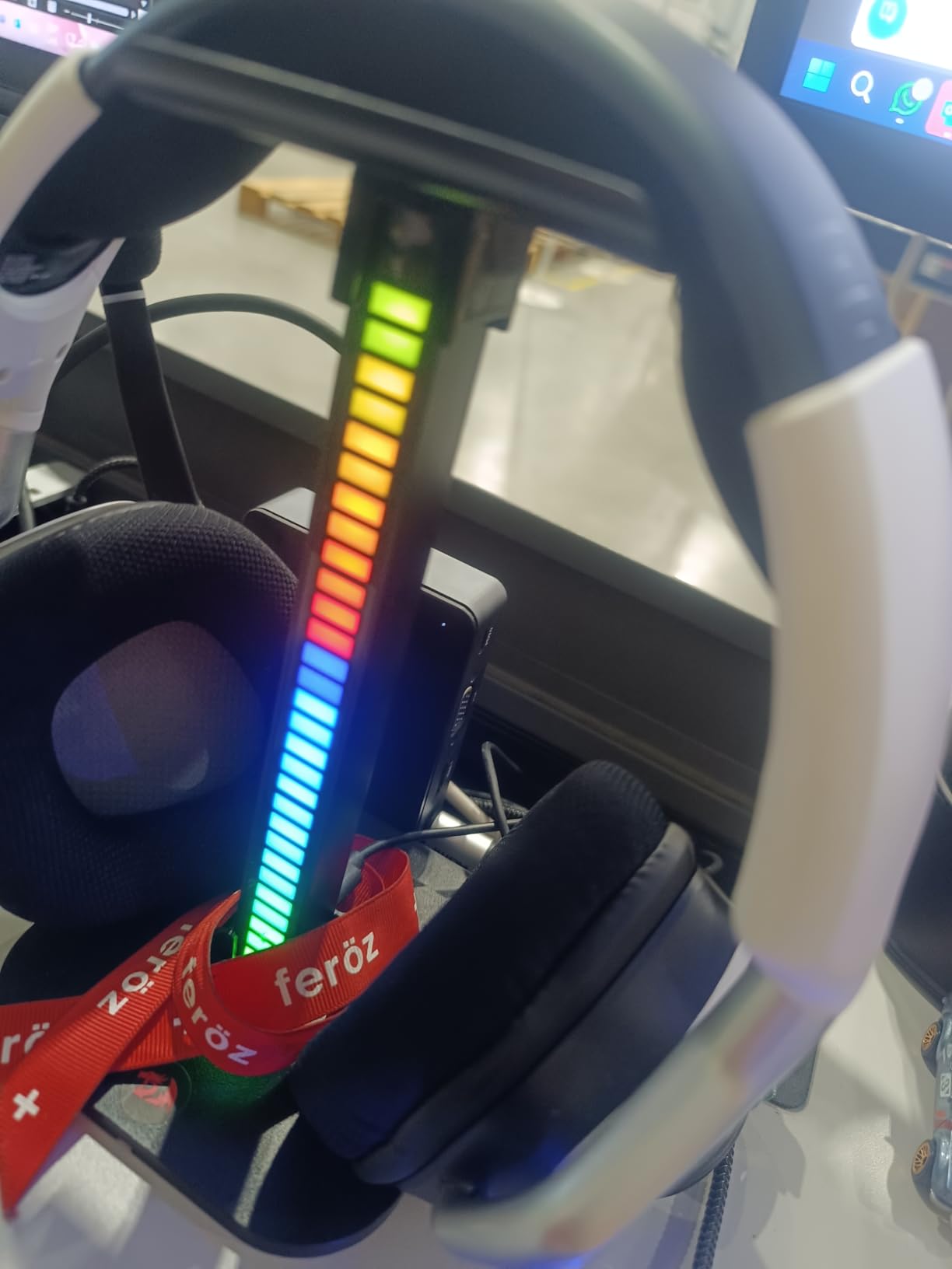 CORSAIR VOID RGB ELITE Wireless Gaming Headset – 7.1 Surround Sound – Omni-Directional Microphone - Customer Photo 2