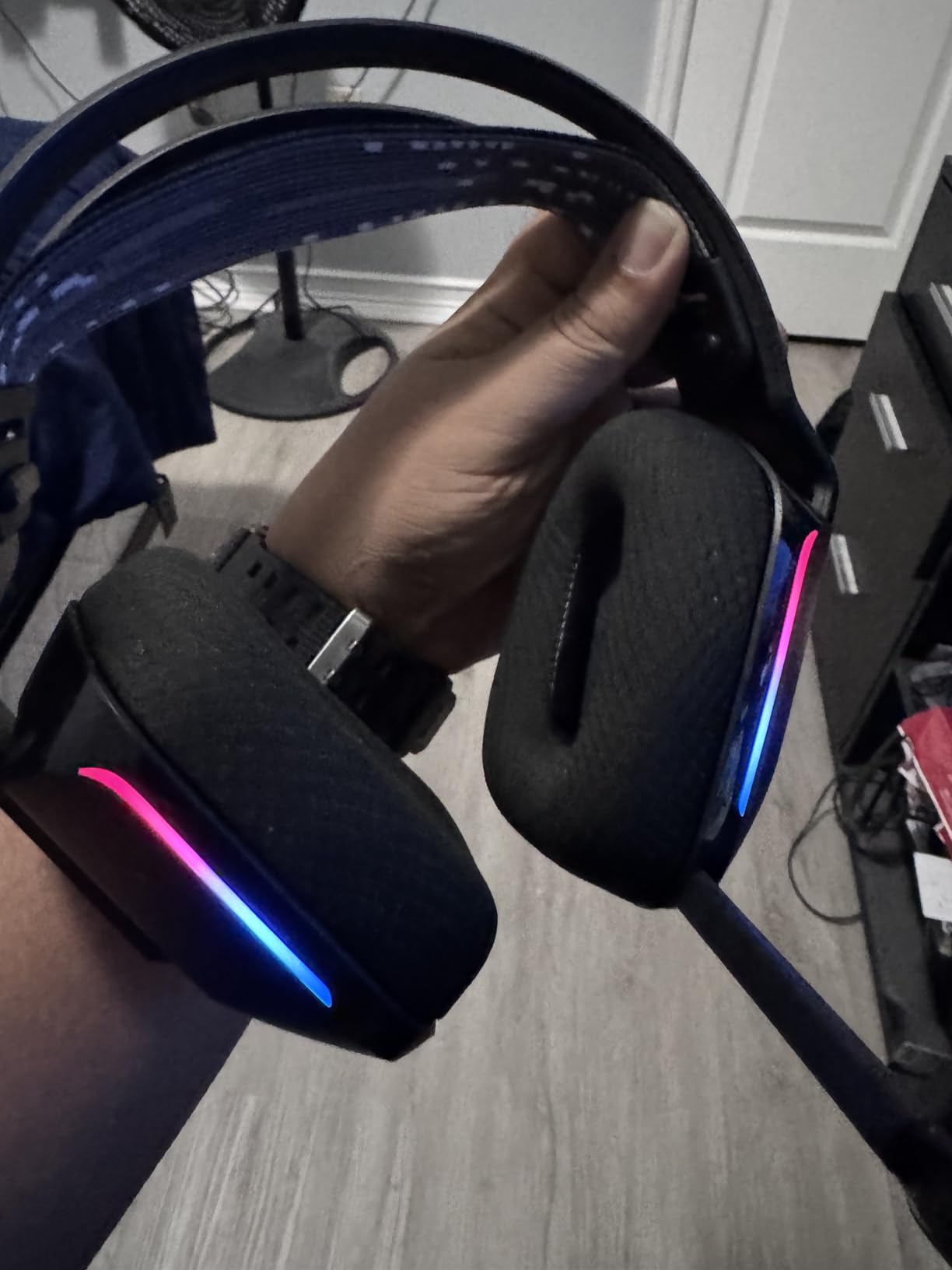 Logitech G733 Lightspeed Wireless Gaming Headset, Suspension Headband, Lightsync RGB, Blue VO!CE Mic, PRO-G Audio – Black, Gaming Headset Wireless, PC, PS5, PS4, Switch Compatible Customer Review Logitech G733 Lightspeed Wireless Gaming Headset, Suspension Headband, Lightsync RGB, Blue VO!CE Mic, PRO-G Audio – Black, Gaming Headset Wireless, PC, PS5, PS4, Switch Compatible - Customer Photo 1