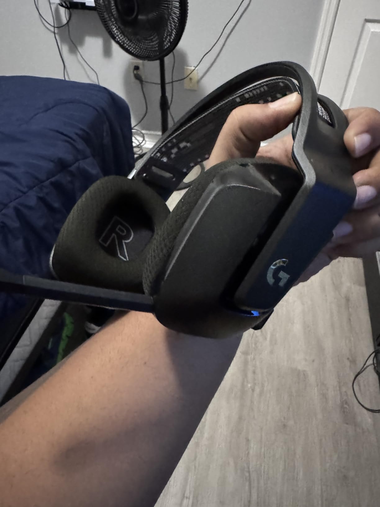 Logitech G733 Lightspeed Wireless Gaming Headset, Suspension Headband, Lightsync RGB, Blue VO!CE Mic, PRO-G Audio – Black, Gaming Headset Wireless, PC, PS5, PS4, Switch Compatible Customer Review Logitech G733 Lightspeed Wireless Gaming Headset, Suspension Headband, Lightsync RGB, Blue VO!CE Mic, PRO-G Audio – Black, Gaming Headset Wireless, PC, PS5, PS4, Switch Compatible - Customer Photo 2