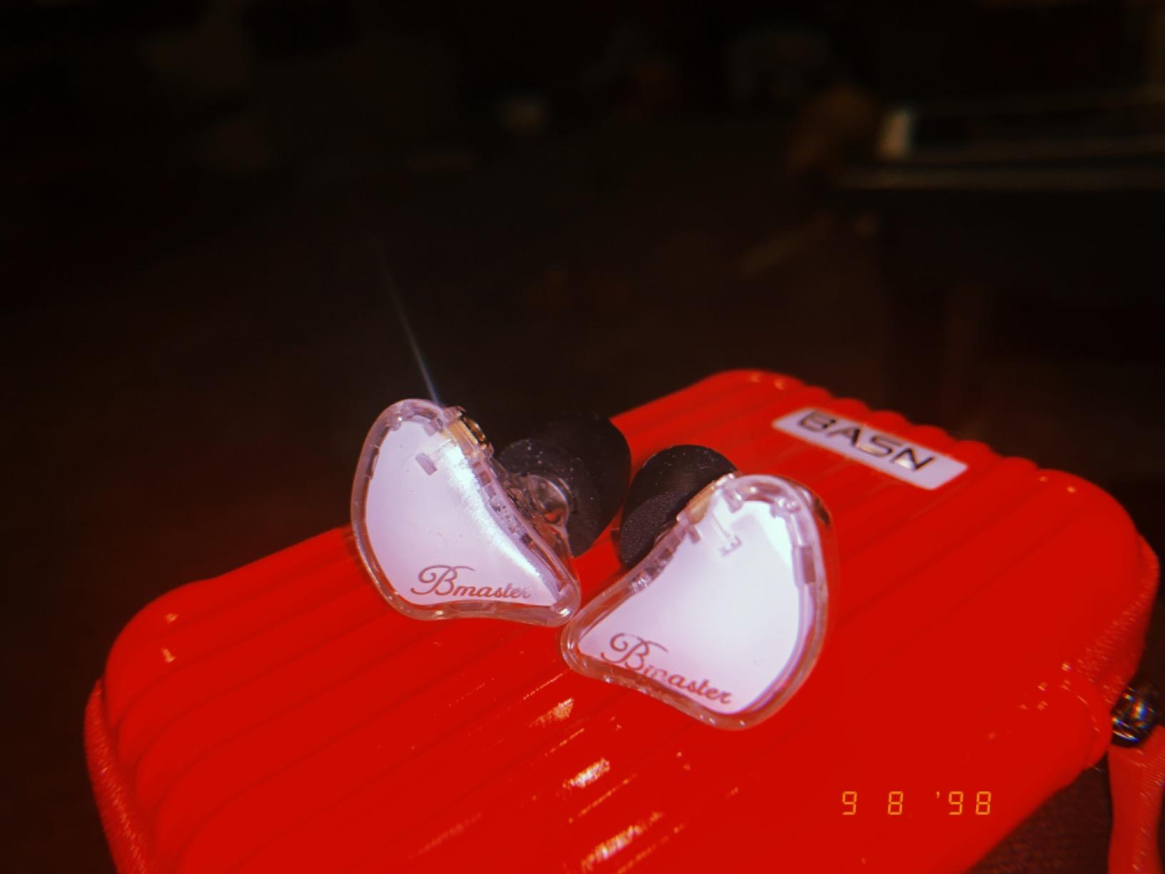 BASN Bmaster Triple Drivers in Ear Monitor Headphone with Two Detachable Cables Fit in Ear Suitable for Audio Engineer, Musician (White) - Customer Photo 2
