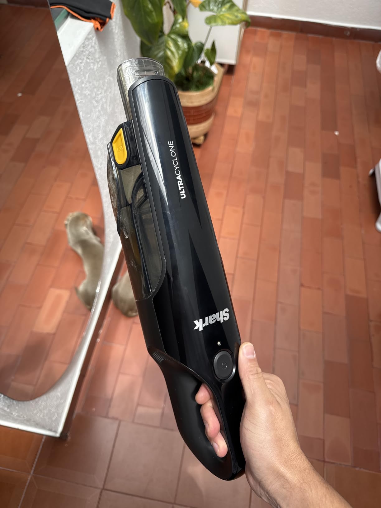 Shark UltraCyclone Pet Pro Plus Cordless Hand Vacuum, Powerful Suction, Handheld Vacuum for Car & Home, Pet Power Brush, Crevice Tool, Scrubbing Brush, XL Dust Cup, Black, CH951 - Customer Photo 1