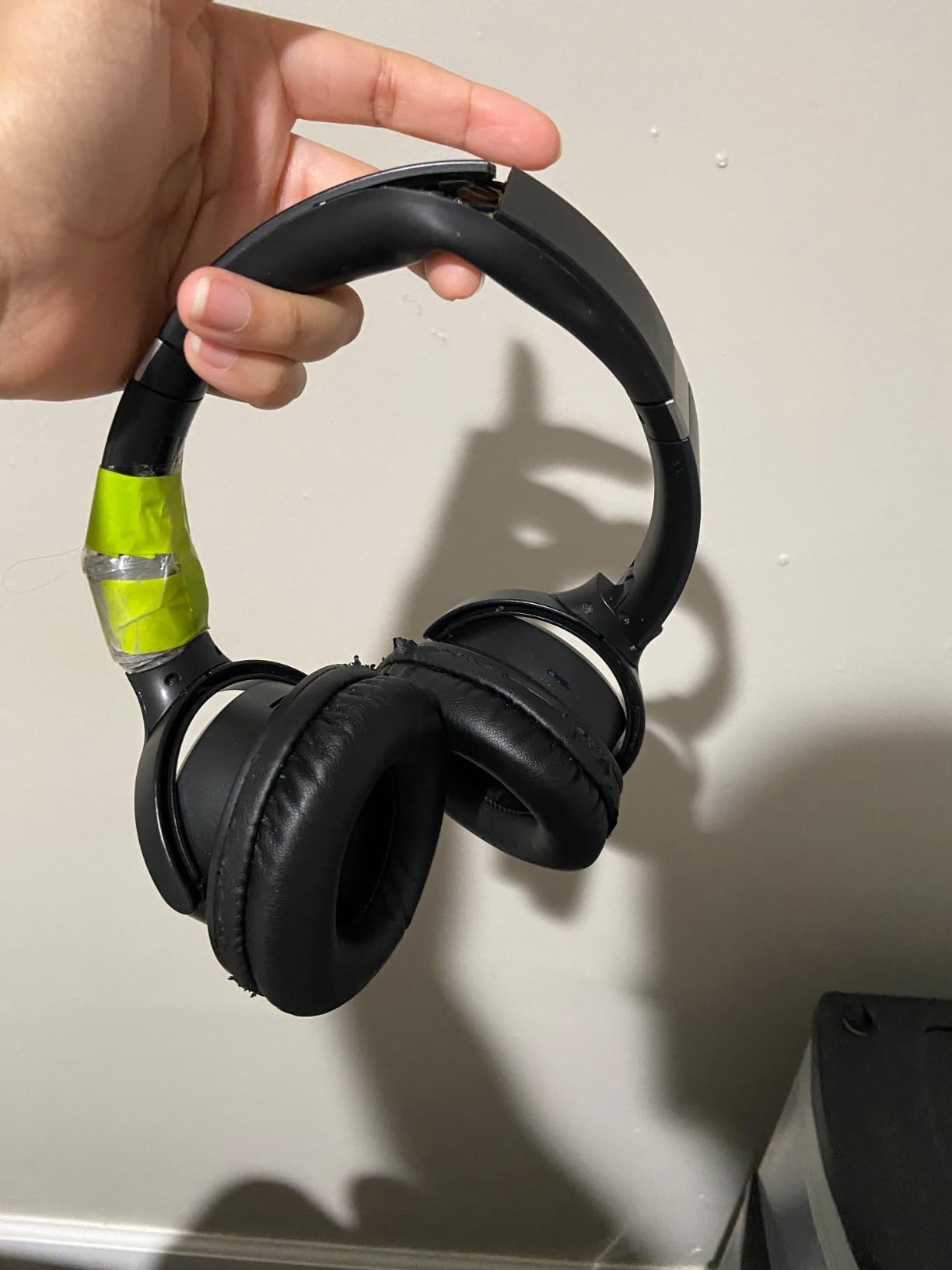 Avantree Ensemble - Wireless Headphones for TV Watching for Seniors with Clear Voice, Easy Setup & Charging Dock, 35H Play Time, Comfortable, Works with Optical, AUX & Bluetooth TVs Customer Review Avantree Ensemble - Wireless Headphones for TV Watching for Seniors with Clear Voice, Easy Setup & Charging Dock, 35H Play Time, Comfortable, Works with Optical, AUX & Bluetooth TVs - Customer Photo 2