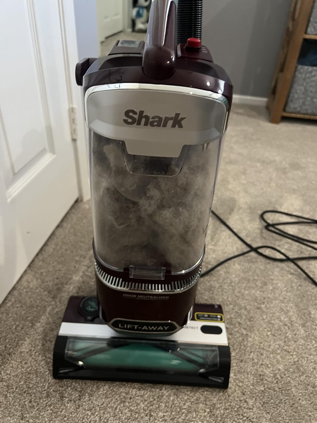 Shark LA502 Rotator Lift-Away Upright Vacuum with PowerFins Self-Cleaning Brushroll, Silver Customer Review Shark LA502 Rotator Lift-Away Upright Vacuum with PowerFins Self-Cleaning Brushroll, Silver - Customer Photo 1