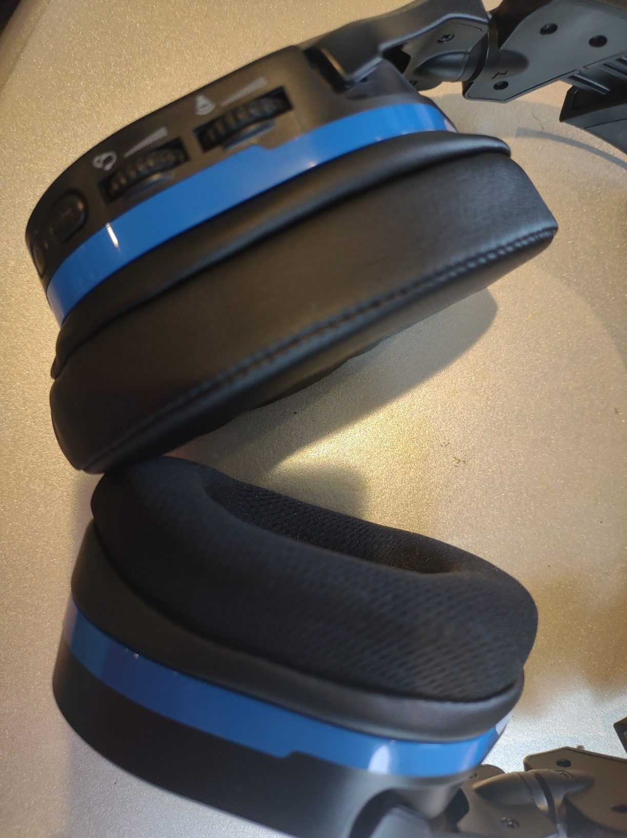 Turtle Beach Stealth 700 Gen 2 Wireless Gaming Headset for PS5, PS4, PS4 Pro, PlayStation & Nintendo Switch Featuring Bluetooth, 50mm Speakers, 3D Audio Compatibility, and 20-Hour Battery - Black Customer Review Turtle Beach Stealth 700 Gen 2 Wireless Gaming Headset for PS5, PS4, PS4 Pro, PlayStation & Nintendo Switch Featuring Bluetooth, 50mm Speakers, 3D Audio Compatibility, and 20-Hour Battery - Black - Customer Photo 1