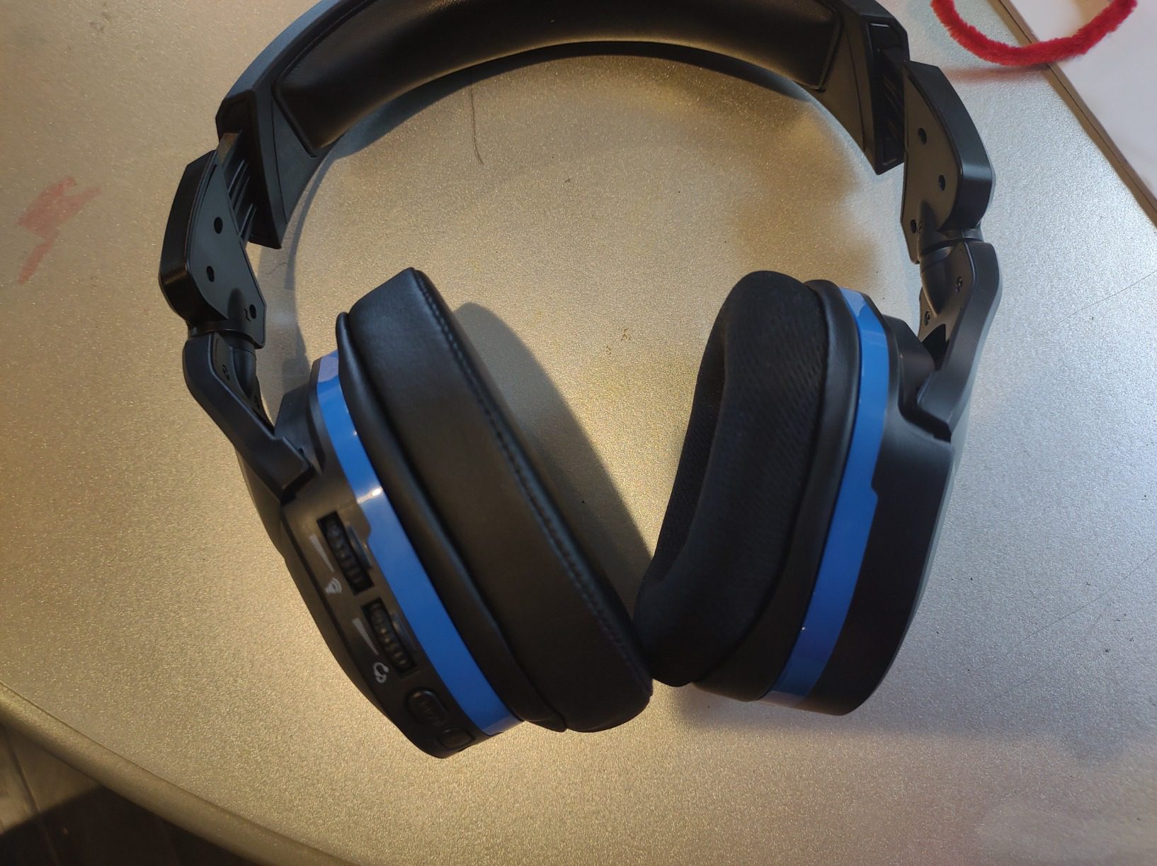 Turtle Beach Stealth 700 Gen 2 Wireless Gaming Headset for PS5, PS4, PS4 Pro, PlayStation & Nintendo Switch Featuring Bluetooth, 50mm Speakers, 3D Audio Compatibility, and 20-Hour Battery - Black Customer Review Turtle Beach Stealth 700 Gen 2 Wireless Gaming Headset for PS5, PS4, PS4 Pro, PlayStation & Nintendo Switch Featuring Bluetooth, 50mm Speakers, 3D Audio Compatibility, and 20-Hour Battery - Black - Customer Photo 2