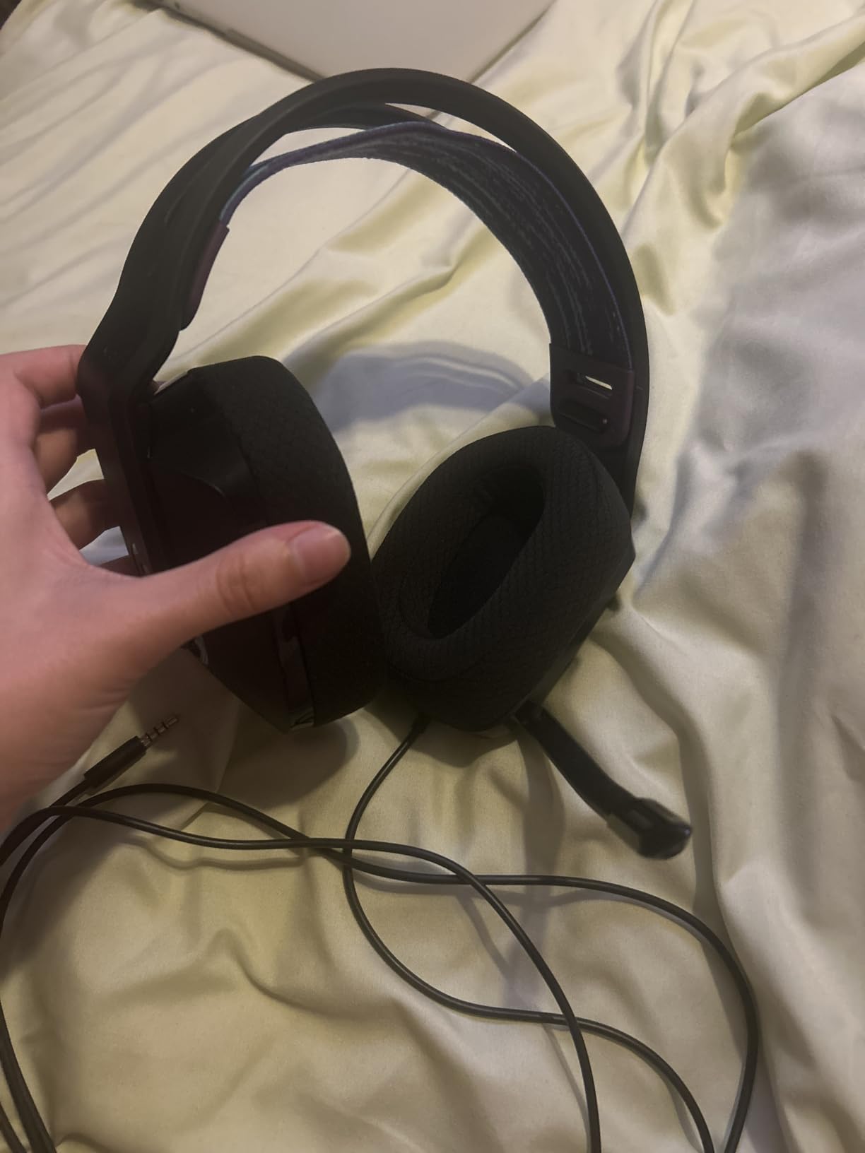 Logitech G535 LIGHTSPEED Wireless Gaming Headset - Lightweight on-ear headphones, flip to mute mic - Customer Photo 2