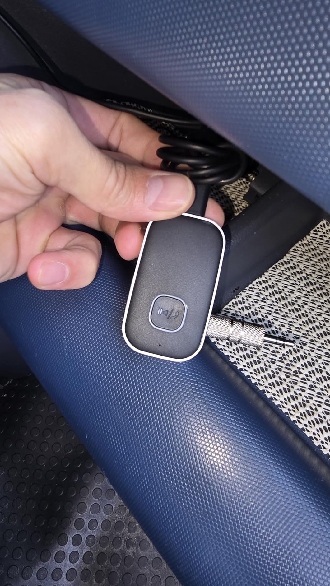 COMSOON Bluetooth Receiver for Car, Noise Cancelling 3.5mm AUX Bluetooth Car Adapter, Wireless Audio Receiver for Home Stereo/Wired Headphones, Hands-Free Call, 16H Battery Life - Black+Silver Customer Review COMSOON Bluetooth Receiver for Car, Noise Cancelling 3.5mm AUX Bluetooth Car Adapter, Wireless Audio Receiver for Home Stereo/Wired Headphones, Hands-Free Call, 16H Battery Life - Black+Silver - Customer Photo 2