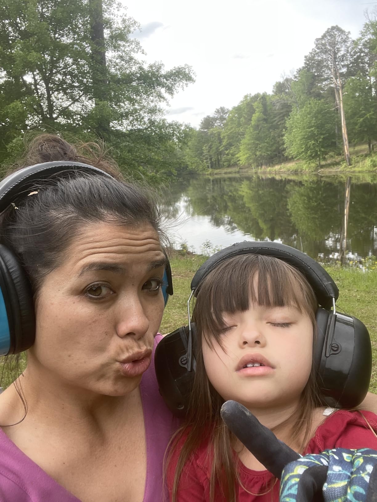 PROHEAR 037 Bluetooth 5.3 Hearing Protection Headphones with Rechargeable 1500mAh Battery, 30dB SNR Safety Noise Reduction Ear Muffs 120H Playtime for Mowing, Workshops, Snowblowing - Black Customer Review PROHEAR 037 Bluetooth 5.3 Hearing Protection Headphones with Rechargeable 1500mAh Battery, 30dB SNR Safety Noise Reduction Ear Muffs 120H Playtime for Mowing, Workshops, Snowblowing - Black - Customer Photo 2