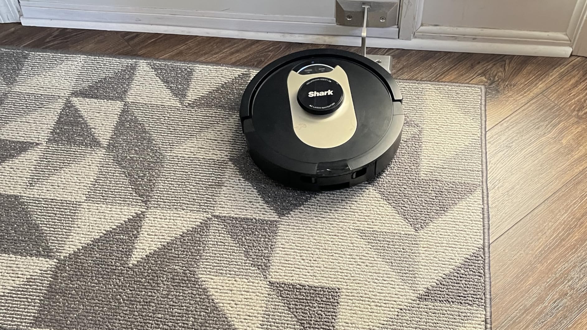 Shark AV2501AE AI Robot Vacuum with XL HEPA Self-Empty Base, 60-Day Capacity, LIDAR Navigation Customer Review Shark AV2501AE AI Robot Vacuum with XL HEPA Self-Empty Base, 60-Day Capacity, LIDAR Navigation - Customer Photo 2