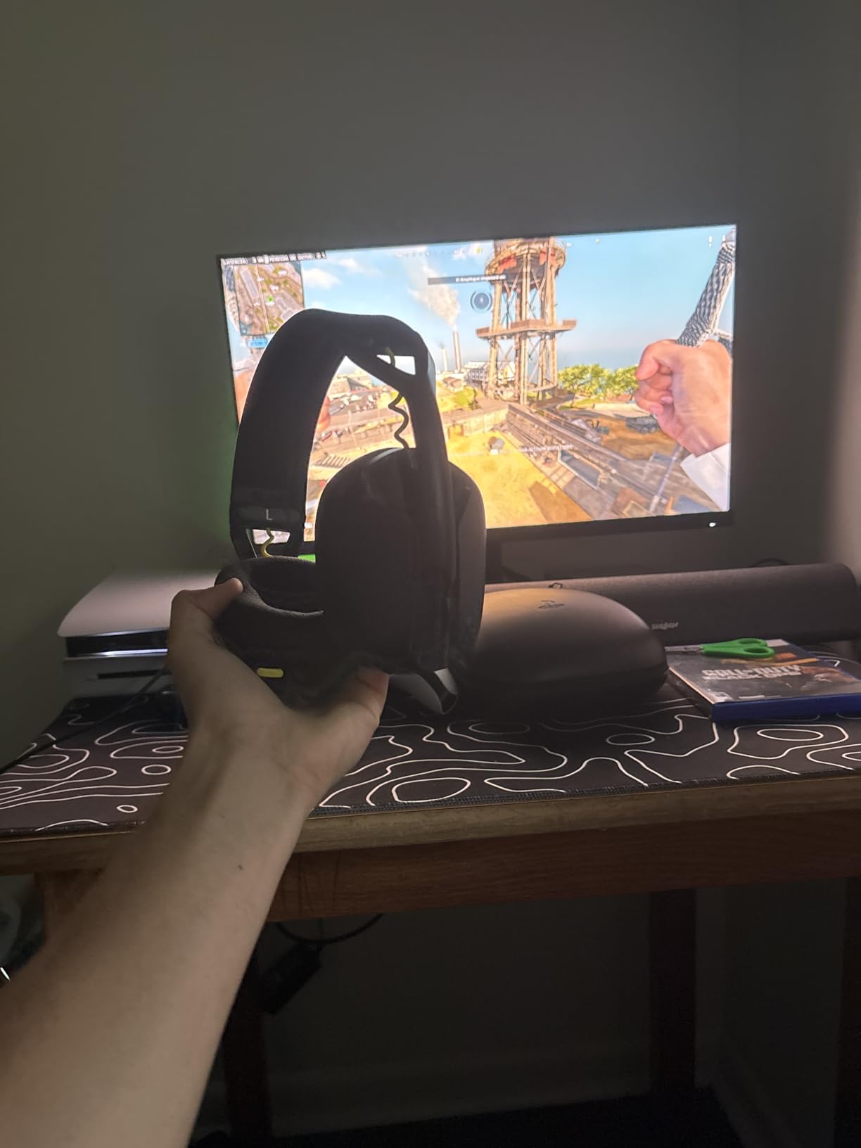 Logitech G435 LIGHTSPEED and Bluetooth Wireless Gaming Headset - Lightweight over-ear headphones, built-in mics, 18h battery, compatible with Dolby Atmos, PC, Mobile - Black Customer Review Logitech G435 LIGHTSPEED and Bluetooth Wireless Gaming Headset - Lightweight over-ear headphones, built-in mics, 18h battery, compatible with Dolby Atmos, PC, Mobile - Black - Customer Photo 2