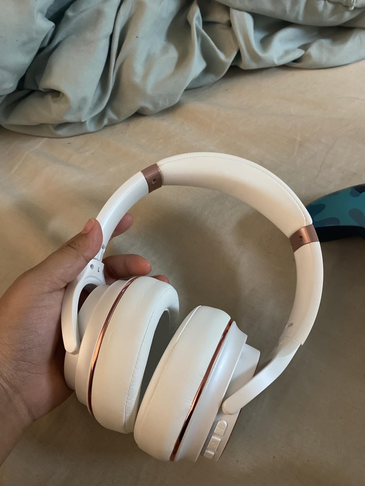 Raycon The Everyday Wireless Bluetooth Over Ear Headphones, with Active Noise Cancelling, Awareness Mode and Built in Microphone, IPX 4 Water Resistance, 40 Hours of Battery Life (Black) - Customer Photo 1