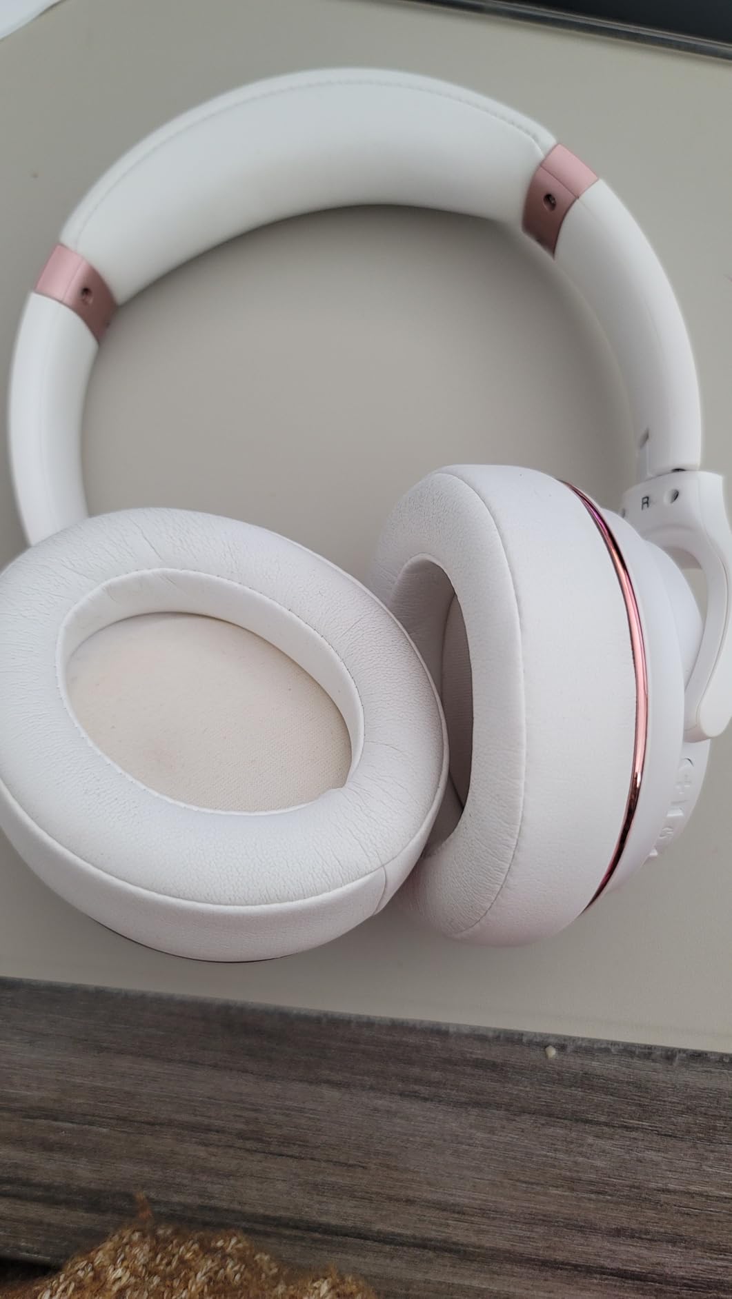 Raycon The Everyday Wireless Bluetooth Over Ear Headphones, with Active Noise Cancelling, Awareness Mode and Built in Microphone, IPX 4 Water Resistance, 40 Hours of Battery Life (Black) Customer Review Raycon The Everyday Wireless Bluetooth Over Ear Headphones, with Active Noise Cancelling, Awareness Mode and Built in Microphone, IPX 4 Water Resistance, 40 Hours of Battery Life (Black) - Customer Photo 2