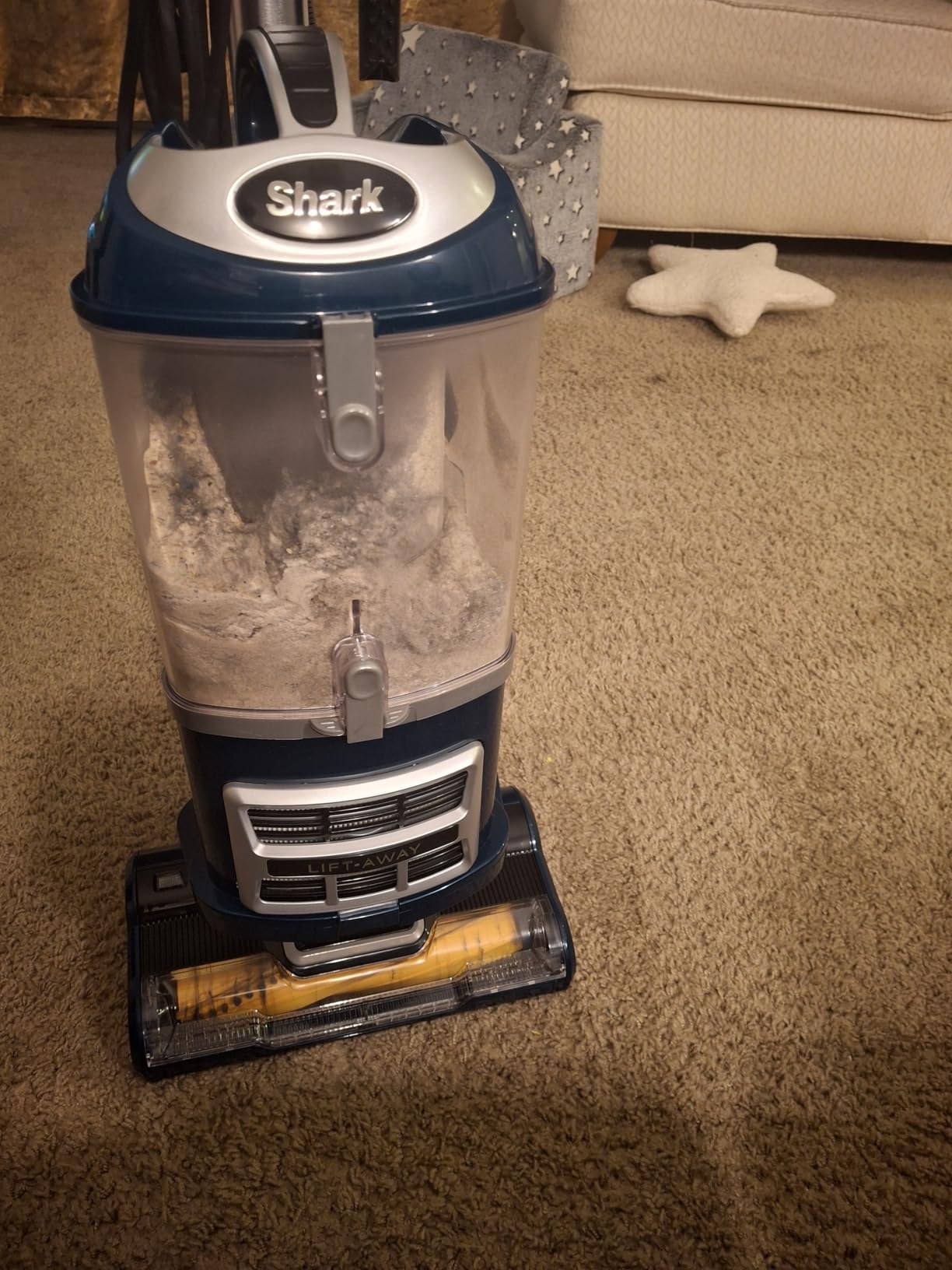 Shark Upright Vacuum, Navigator Lift-Away with Self-Cleaning Brushroll, HEPA Filter, Swivel Steering, Upholstery Tool & Pet Crevice Tool, Perfect for Pets & Multi-Surface, Teal, ZU503AMZ Customer Review Shark Upright Vacuum, Navigator Lift-Away with Self-Cleaning Brushroll, HEPA Filter, Swivel Steering, Upholstery Tool & Pet Crevice Tool, Perfect for Pets & Multi-Surface, Teal, ZU503AMZ - Customer Photo 1