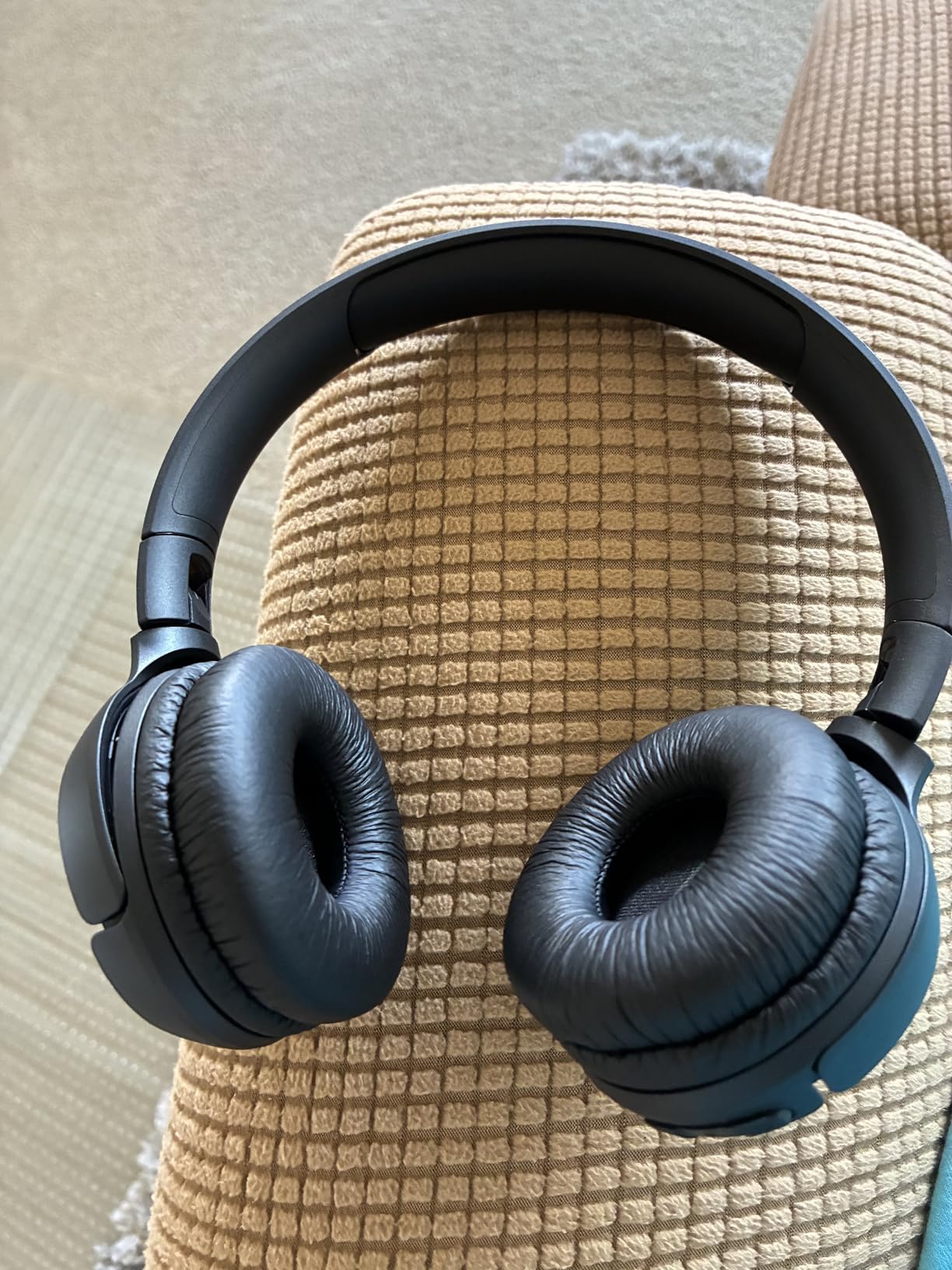 JBL Tune 510BT - Bluetooth headphones with up to 40 hours battery, microphone for call, foldable and comfortable, Android and iOs compatible (Black) Customer Review JBL Tune 510BT - Bluetooth headphones with up to 40 hours battery, microphone for call, foldable and comfortable, Android and iOs compatible (Black) - Customer Photo 1