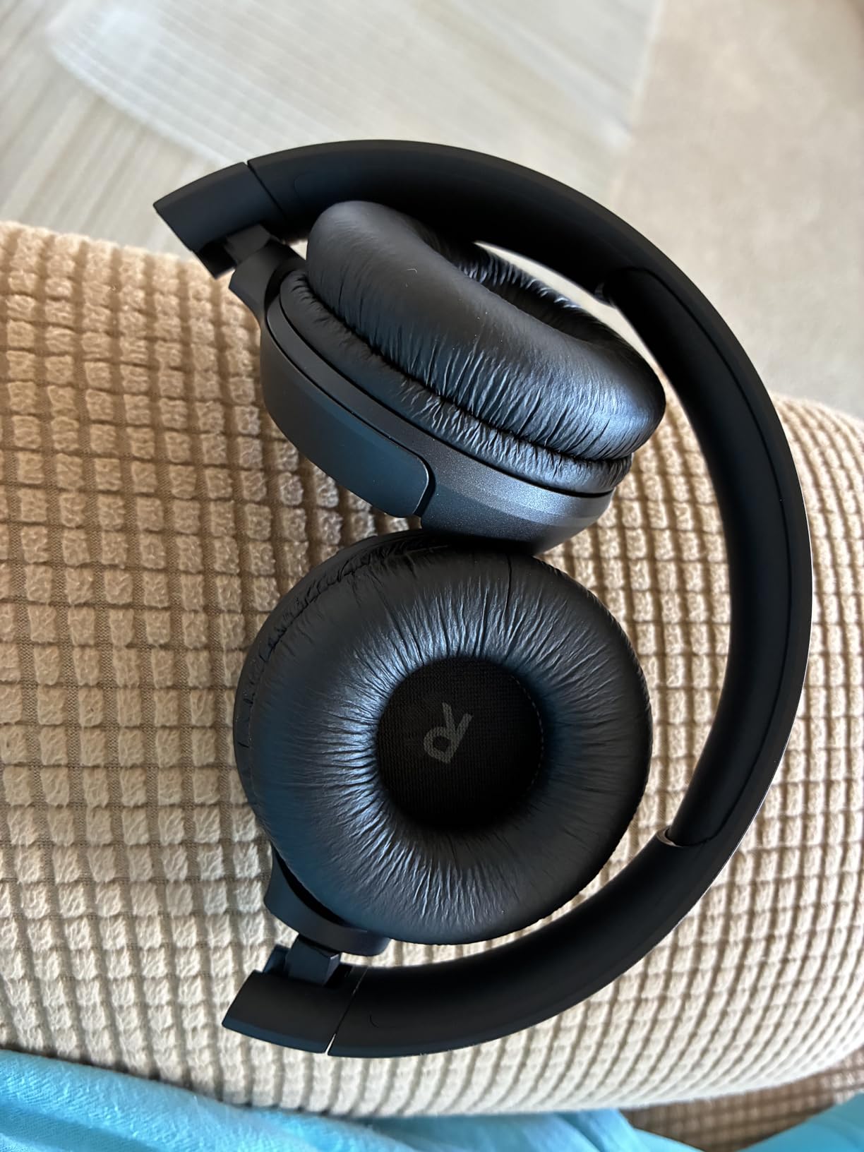 JBL Tune 510BT - Bluetooth headphones with up to 40 hours battery, microphone for call, foldable and comfortable, Android and iOs compatible (Black) Customer Review JBL Tune 510BT - Bluetooth headphones with up to 40 hours battery, microphone for call, foldable and comfortable, Android and iOs compatible (Black) - Customer Photo 2