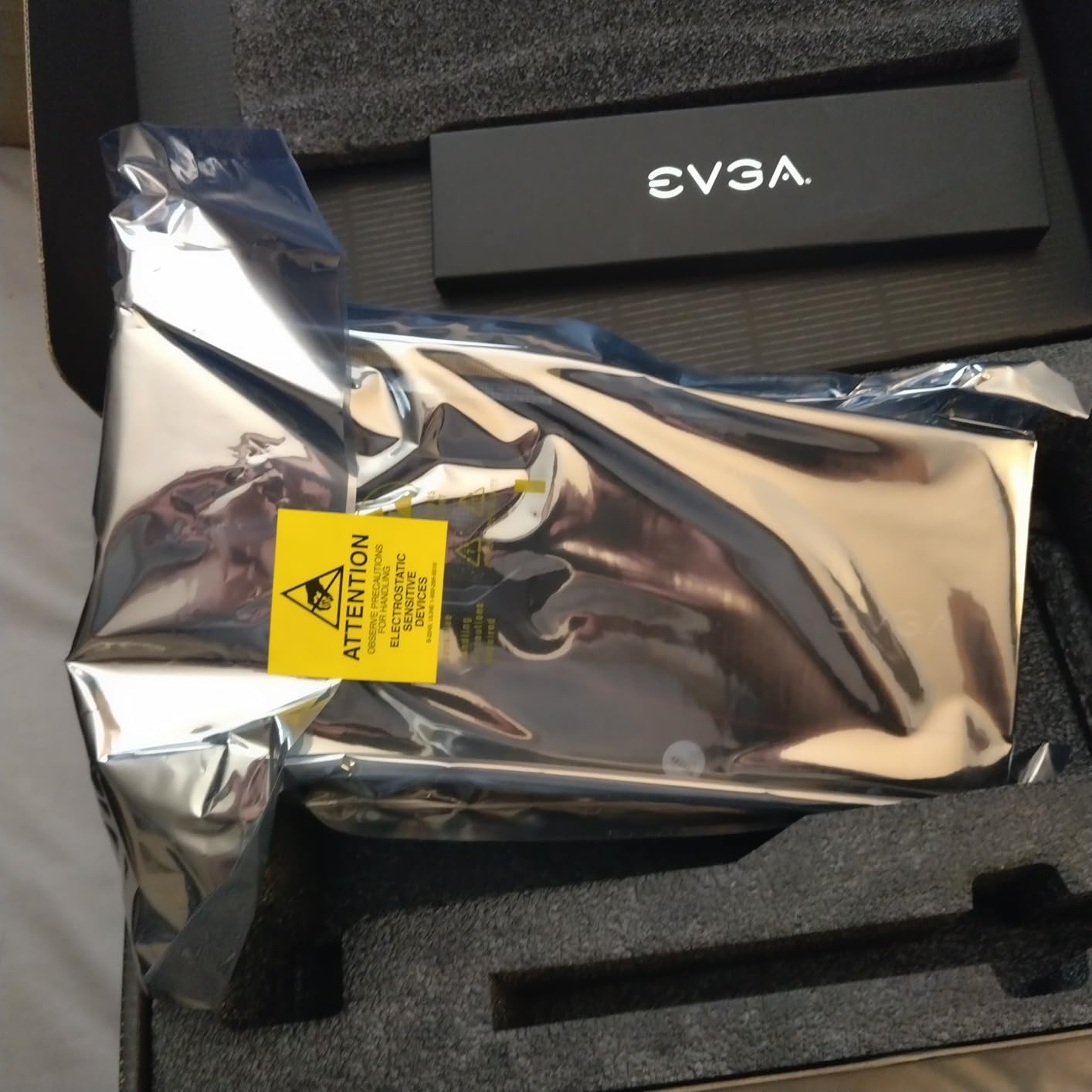 EVGA GeForce RTX 3090 FTW3 Ultra Gaming, 24GB GDDR6X, 10496 CUDA Cores, 1800MHz Boost Clock, 3x Fans, ARGB LED, Metal Backplate, PCIe 4 Customer Review EVGA GeForce RTX 3090 FTW3 Ultra Gaming, 24GB GDDR6X, 10496 CUDA Cores, 1800MHz Boost Clock, 3x Fans, ARGB LED, Metal Backplate, PCIe 4 - Customer Photo 2
