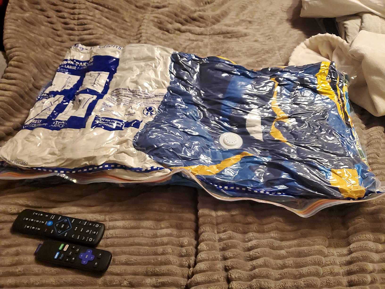 Hefty Shrink-Pak - 3 Extra Large Vacuum Storage Bags for Clothes, Pillows, Towels, or Blankets - Space Saver Vacuum Sealer Bags Ideal Under Bed Storage Solutions - Customer Photo 1