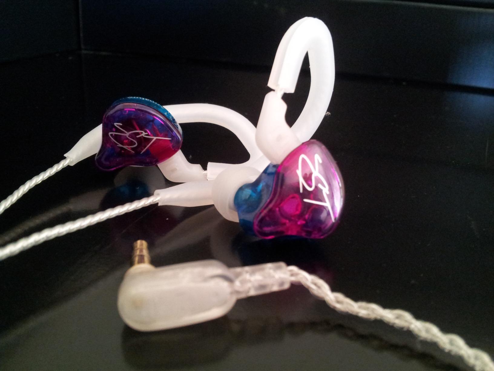 CCZ Yinyoo Melody in Ear Monitors Earphones Headphones Wired Earbuds without Microphone IEM HIFI Bass with 1DD 1BA, Ear fins, 4N OFC Cable for Musicians, Singer, on Stage, Studio (no mic, clear black) Customer Review CCZ Yinyoo Melody in Ear Monitors Earphones Headphones Wired Earbuds without Microphone IEM HIFI Bass with 1DD 1BA, Ear fins, 4N OFC Cable for Musicians, Singer, on Stage, Studio (no mic, clear black) - Customer Photo 1