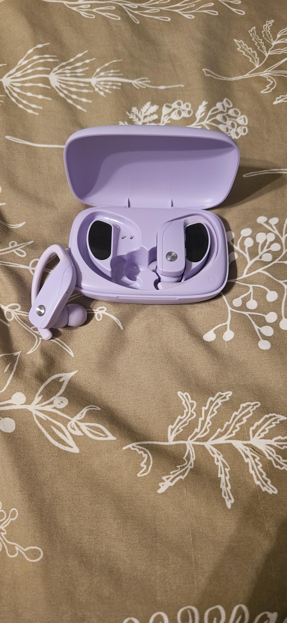 bmani Ear Buds Wireless Earbuds Bluetooth Headphones with 80H Playtime LED Display Case, Over-Ear Hook with Mic, Stereo Sound, Easy Button Controls, Sports Earphones for Running Workout Gym Black Customer Review bmani Ear Buds Wireless Earbuds Bluetooth Headphones with 80H Playtime LED Display Case, Over-Ear Hook with Mic, Stereo Sound, Easy Button Controls, Sports Earphones for Running Workout Gym Black - Customer Photo 1