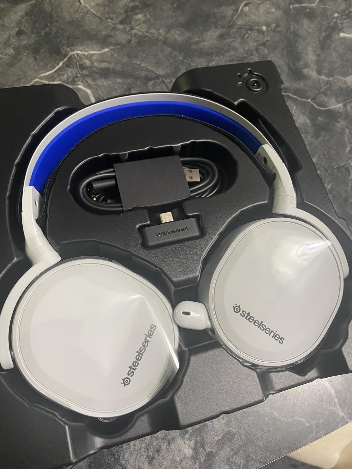 SteelSeries Arctis 7P+ Wireless Gaming Headset – Lossless 2.4 GHz – 30 Hour Battery Life – USB-C – 3D Audio – For PS5, PS4, PC, Mac, Android and Switch - White Customer Review SteelSeries Arctis 7P+ Wireless Gaming Headset – Lossless 2.4 GHz – 30 Hour Battery Life – USB-C – 3D Audio – For PS5, PS4, PC, Mac, Android and Switch - White - Customer Photo 2
