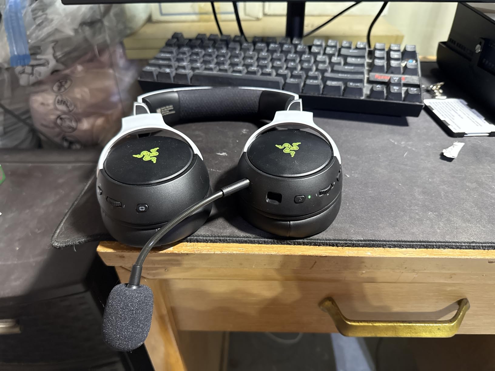 Razer Kaira Pro Dual Wireless Gaming Headset w/Haptics for PlayStation 5 / PS5, PC, Mobile, PS4: HyperSense - Triforce 50mm Drivers - Detachable Mic - 2.4GHz and Bluetooth w/SmartSwitch - RGB Chroma Customer Review Razer Kaira Pro Dual Wireless Gaming Headset w/Haptics for PlayStation 5 / PS5, PC, Mobile, PS4: HyperSense - Triforce 50mm Drivers - Detachable Mic - 2.4GHz and Bluetooth w/SmartSwitch - RGB Chroma - Customer Photo 1