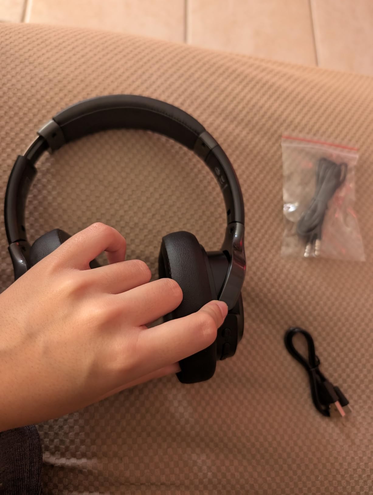 BERIBES Bluetooth Headphones Over Ear, 65H Playtime and 6 EQ Music Modes Wireless Headphones with Microphone, HiFi Stereo Foldable Lightweight Headset, Deep Bass for Home Office Cellphone PC Ect. Customer Review BERIBES Bluetooth Headphones Over Ear, 65H Playtime and 6 EQ Music Modes Wireless Headphones with Microphone, HiFi Stereo Foldable Lightweight Headset, Deep Bass for Home Office Cellphone PC Ect. - Customer Photo 2