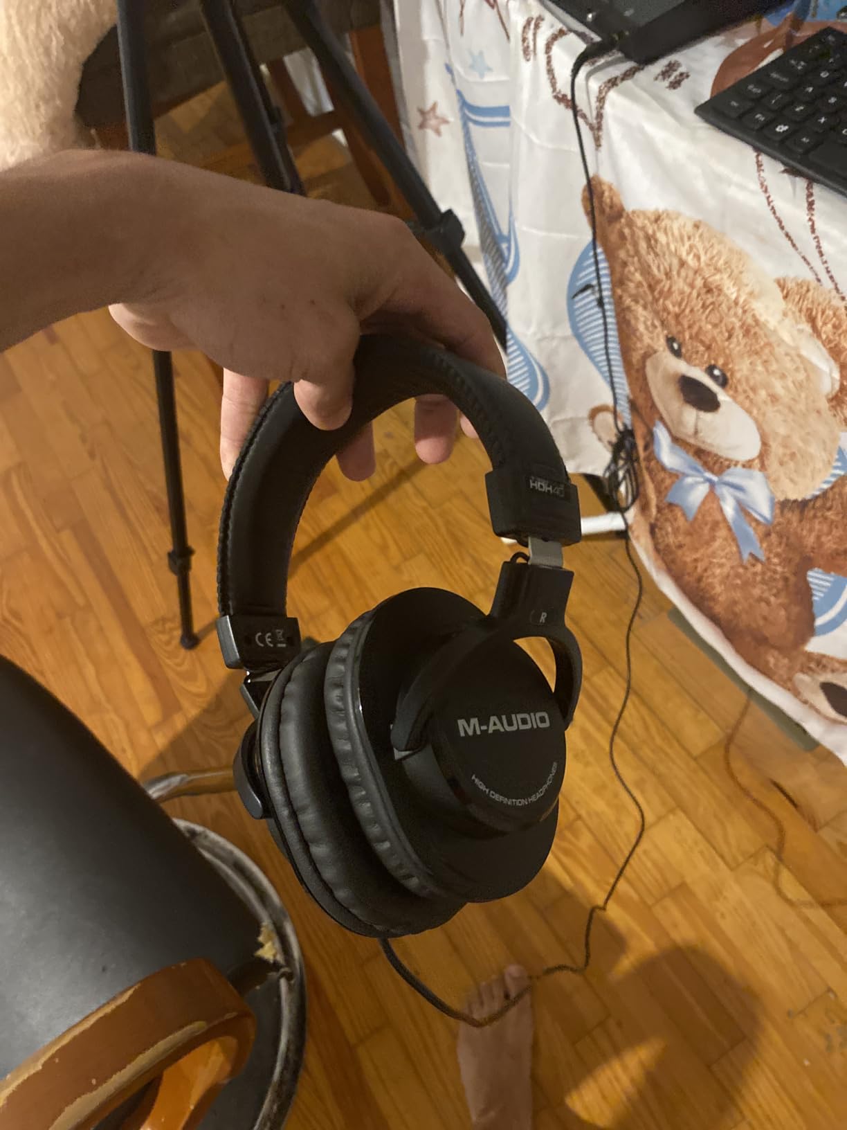 M-Audio HDH40 – Over Ear Studio Headphones with Closed Back Design, Flexible Headband and 2.7m Cable for Studio Monitoring, Podcasting and Recording - Black Customer Review M-Audio HDH40 – Over Ear Studio Headphones with Closed Back Design, Flexible Headband and 2.7m Cable for Studio Monitoring, Podcasting and Recording - Black - Customer Photo 1