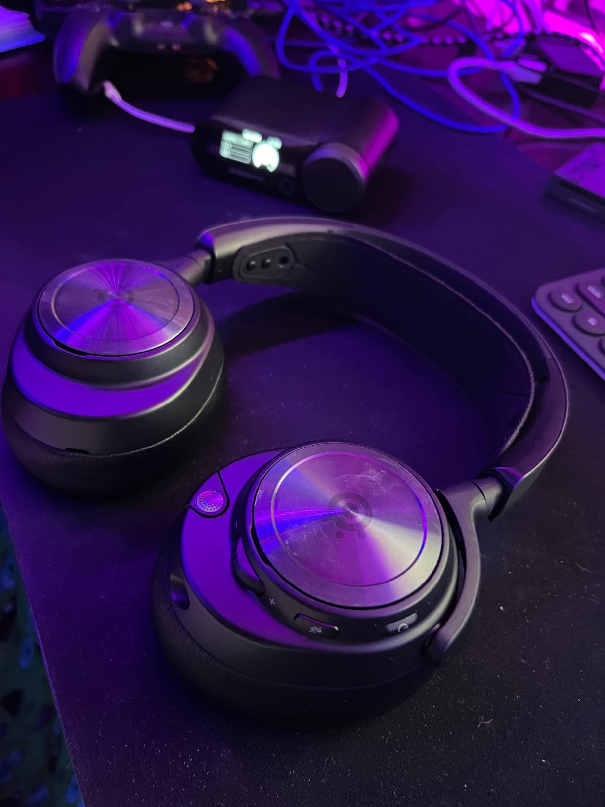 SteelSeries Arctis Nova Pro Wireless Multi-System Gaming Headset - Premium Hi-Fi Drivers - Active Noise Cancellation - Infinity Power System - Stealth Retractable Mic - PC, PS5/PS4, Switch, Mobile Customer Review SteelSeries Arctis Nova Pro Wireless Multi-System Gaming Headset - Premium Hi-Fi Drivers - Active Noise Cancellation - Infinity Power System - Stealth Retractable Mic - PC, PS5/PS4, Switch, Mobile - Customer Photo 1