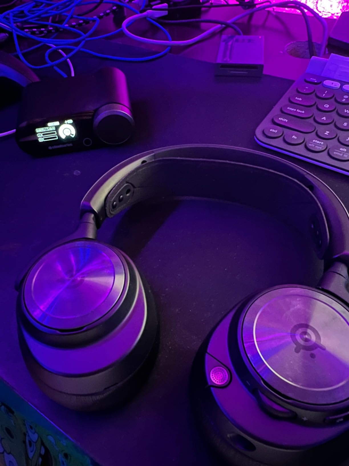 SteelSeries Arctis Nova Pro Wireless Multi-System Gaming Headset - Premium Hi-Fi Drivers - Active Noise Cancellation - Infinity Power System - Stealth Retractable Mic - PC, PS5/PS4, Switch, Mobile Customer Review SteelSeries Arctis Nova Pro Wireless Multi-System Gaming Headset - Premium Hi-Fi Drivers - Active Noise Cancellation - Infinity Power System - Stealth Retractable Mic - PC, PS5/PS4, Switch, Mobile - Customer Photo 2
