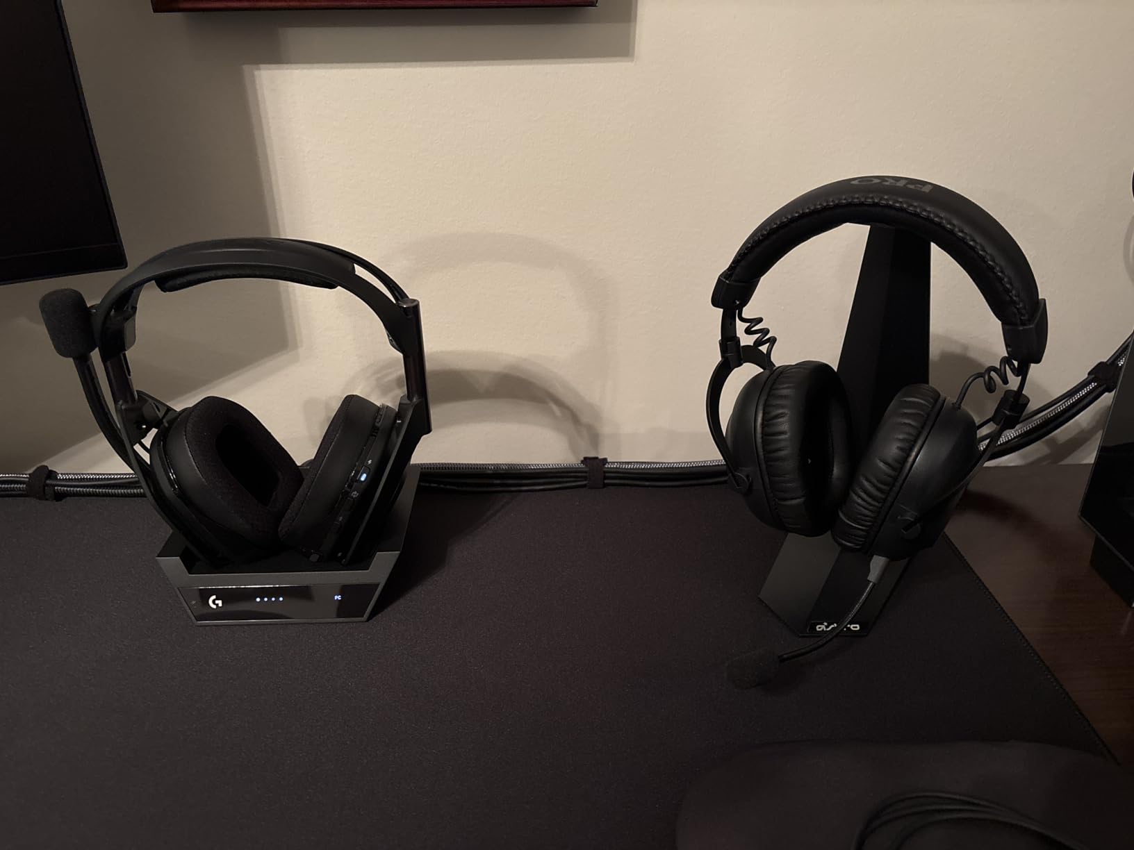 Logitech G PRO X 2 Lightspeed Wireless Gaming Headset: Wireless Gaming Headphones with Mic, 50mm Graphene Drivers, 2.02.0—7.1 Surround, Bluetooth/USB/3.5mm Aux, for PS4/PS5/PC/Nintendo Switch - Black Customer Review Logitech G PRO X 2 Lightspeed Wireless Gaming Headset: Wireless Gaming Headphones with Mic, 50mm Graphene Drivers, 2.02.0—7.1 Surround, Bluetooth/USB/3.5mm Aux, for PS4/PS5/PC/Nintendo Switch - Black - Customer Photo 2