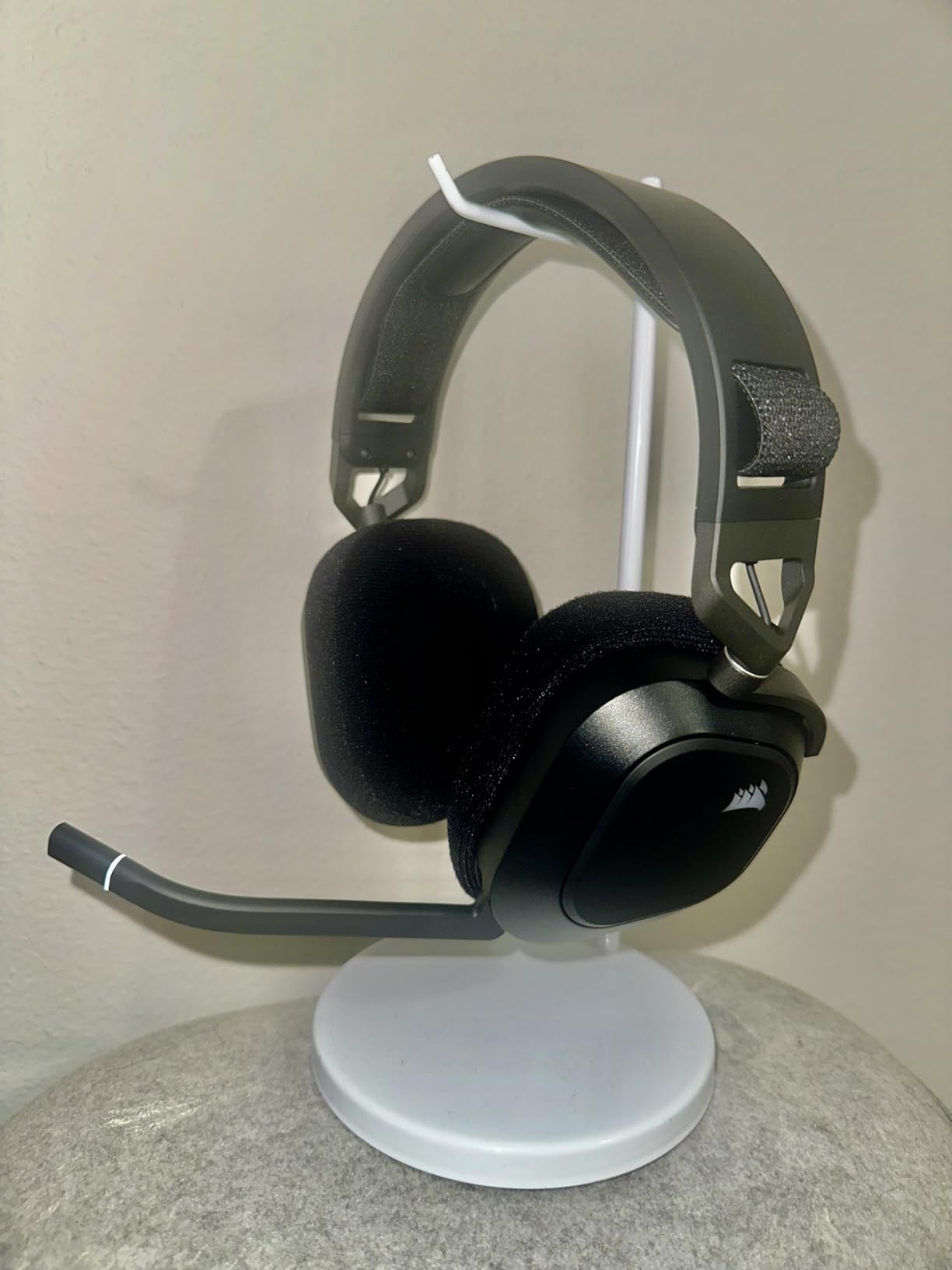 CORSAIR HS80 RGB WIRELESS Multiplatform Gaming Headset Customer Review CORSAIR HS80 RGB WIRELESS Multiplatform Gaming Headset - Customer Photo 1