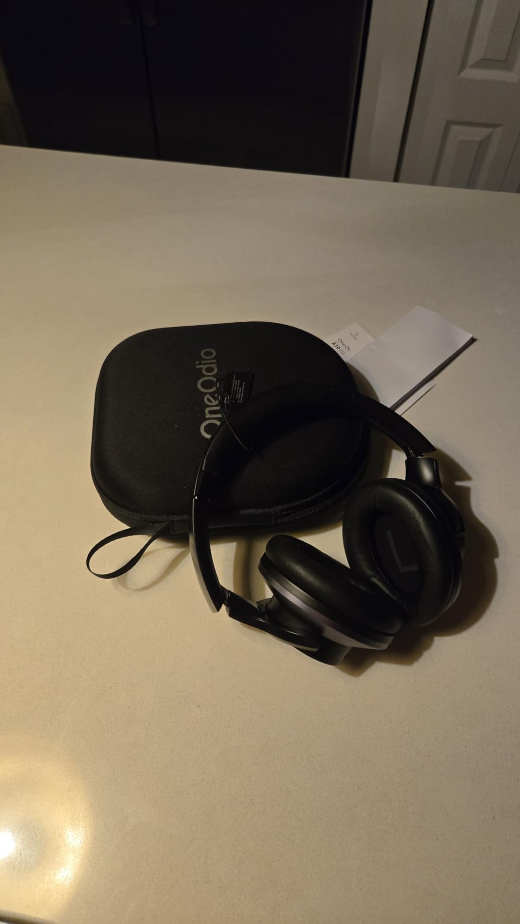 OneOdio A10 Hybrid Active Noise Cancelling Headphones, Hi-Res Audio, 50H Playtime with Speed Charge, Travel Case, Wireless/Wired, Built-in Mic, Bluetooth Over Ear Headphones for Work Travel Customer Review OneOdio A10 Hybrid Active Noise Cancelling Headphones, Hi-Res Audio, 50H Playtime with Speed Charge, Travel Case, Wireless/Wired, Built-in Mic, Bluetooth Over Ear Headphones for Work Travel - Customer Photo 1
