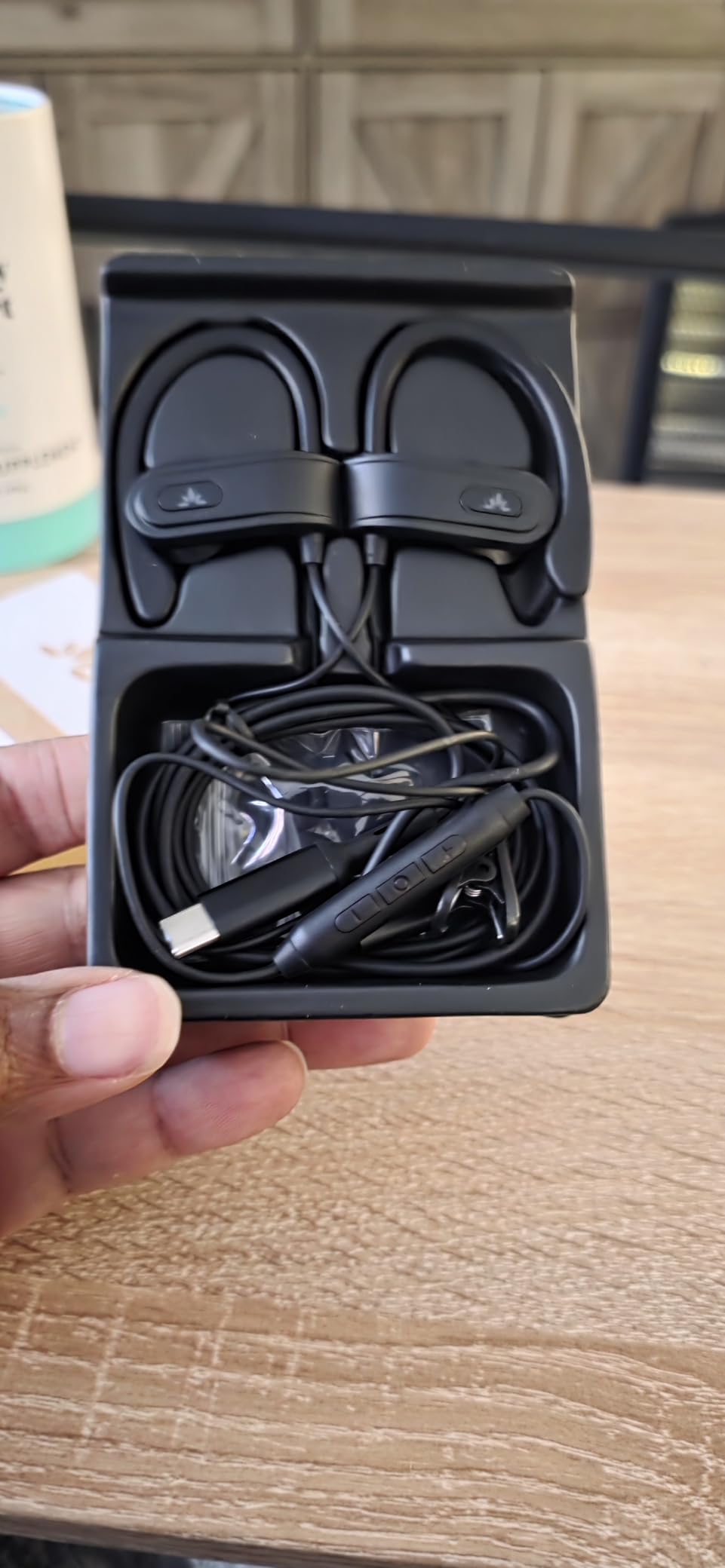 Avantree C171 - USB-C Wired Earbuds with Microphone & Volume Controls, Compatible with New iPhone 15 & 16, Samsung, Google & Android Type C Phones Headphones with Ear Hook for Running & Sports Customer Review Avantree C171 - USB-C Wired Earbuds with Microphone & Volume Controls, Compatible with New iPhone 15 & 16, Samsung, Google & Android Type C Phones Headphones with Ear Hook for Running & Sports - Customer Photo 1
